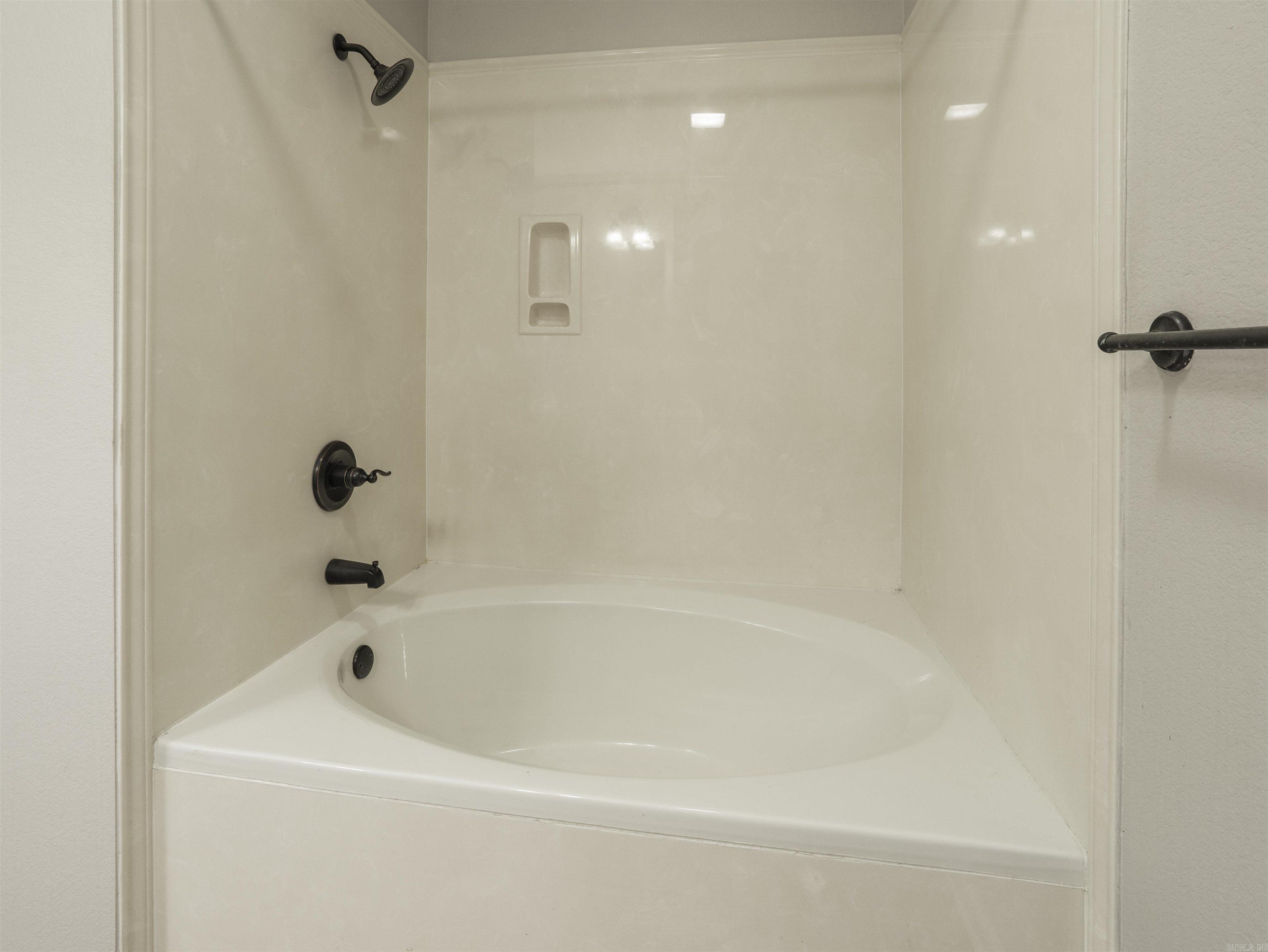 13 Birchwood Dr Ward, AR 72176