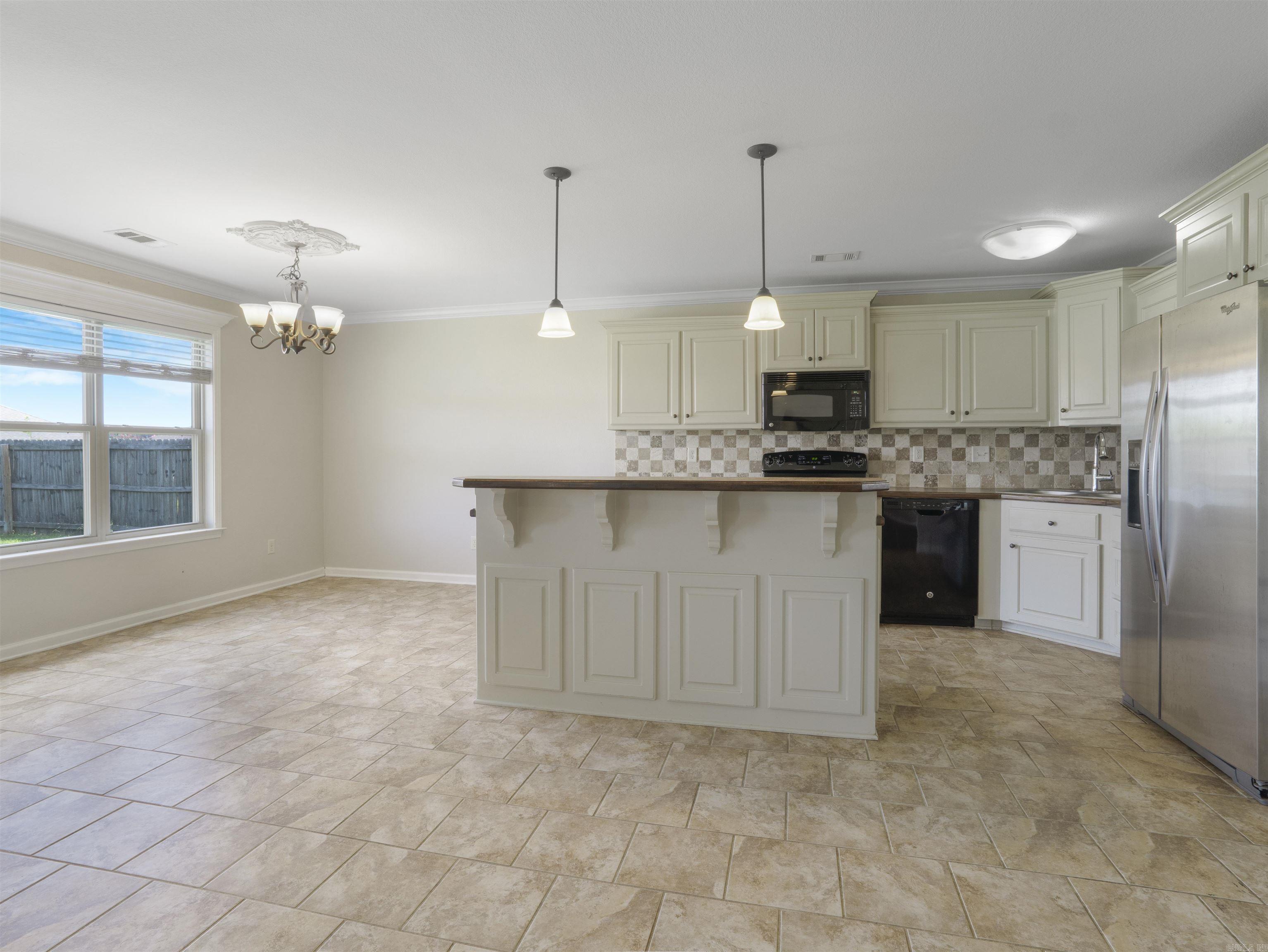 13 Birchwood Dr Ward, AR 72176