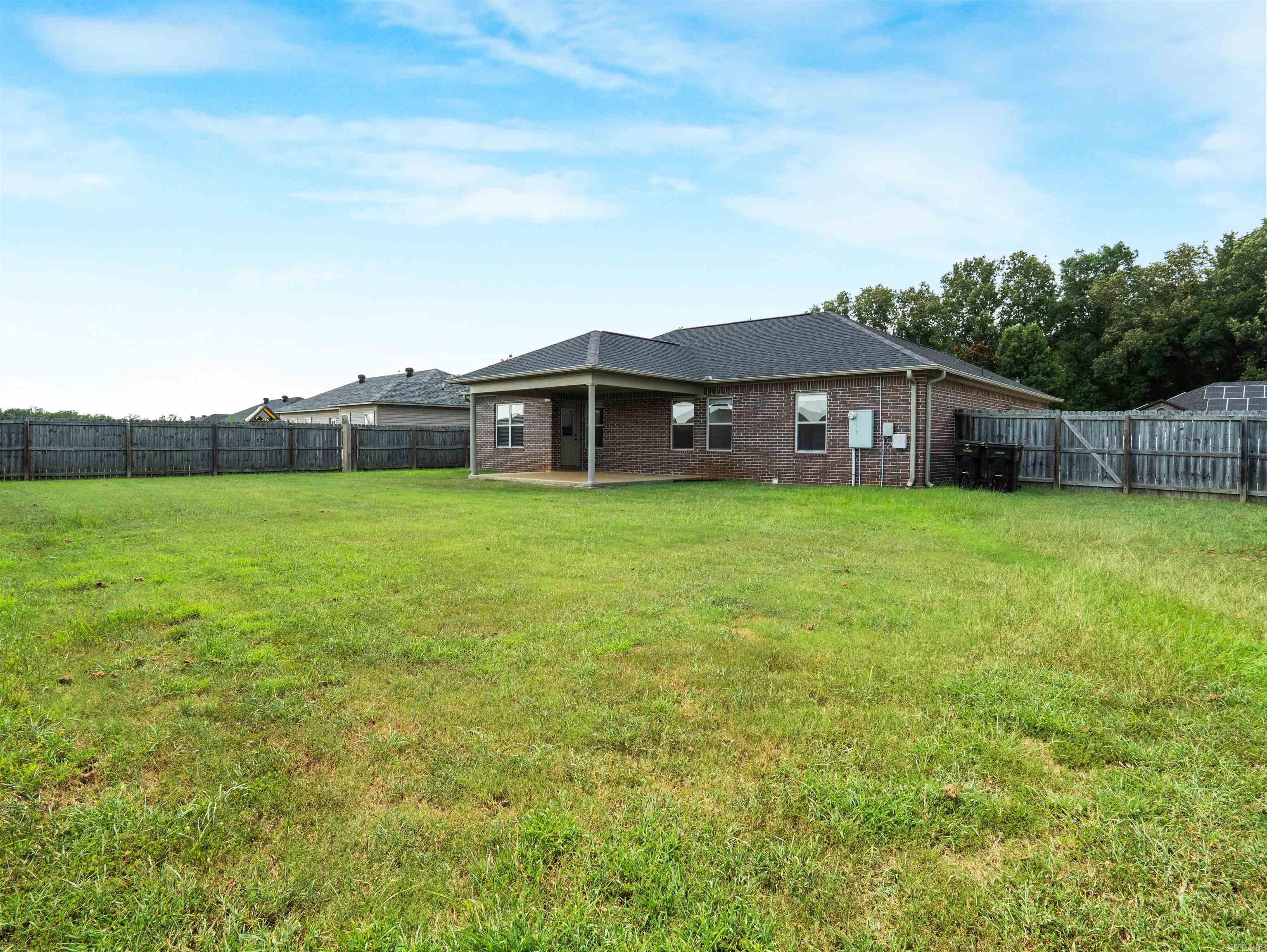 13 Birchwood Dr Ward, AR 72176