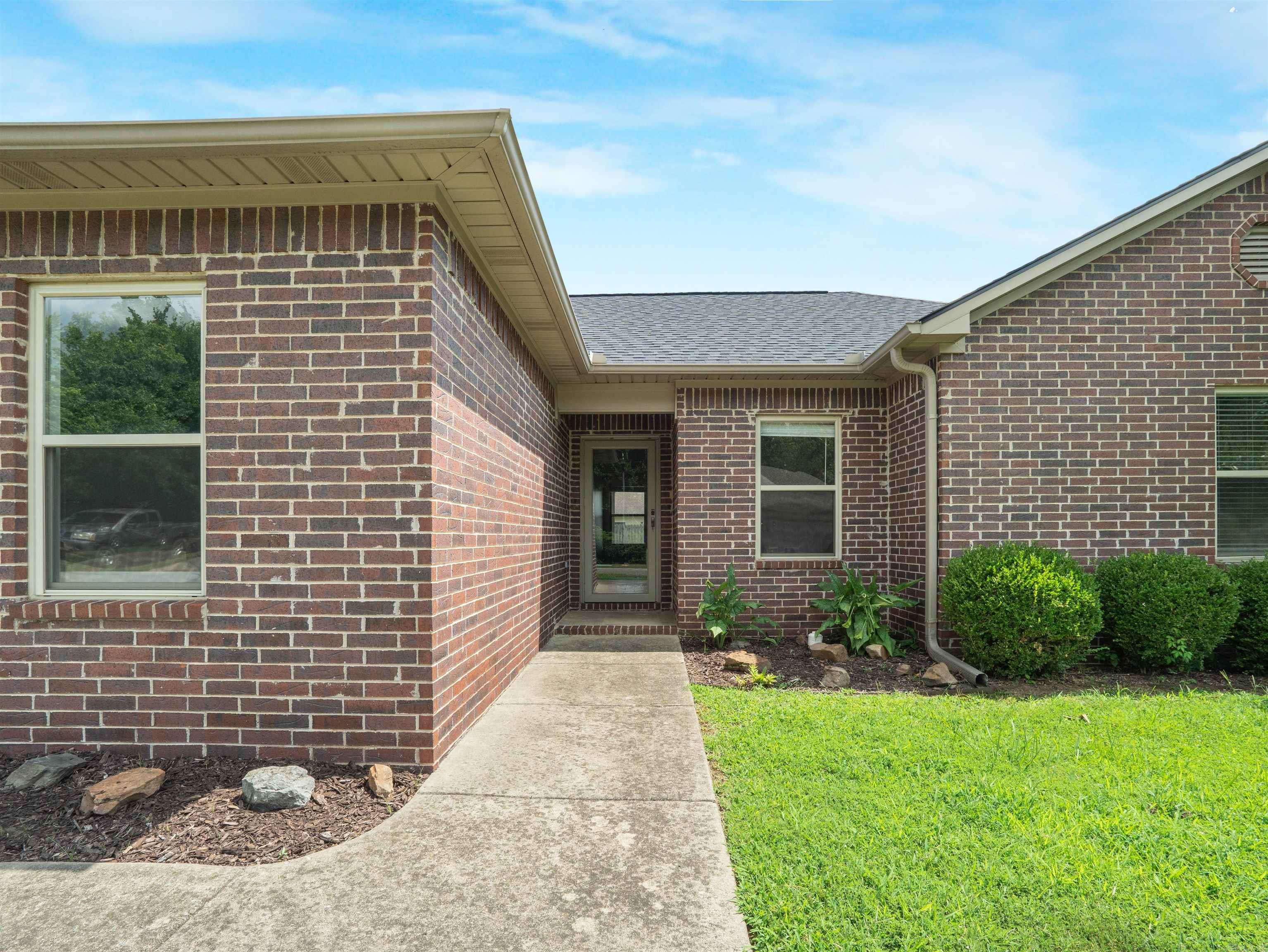 13 Birchwood Dr Ward, AR 72176