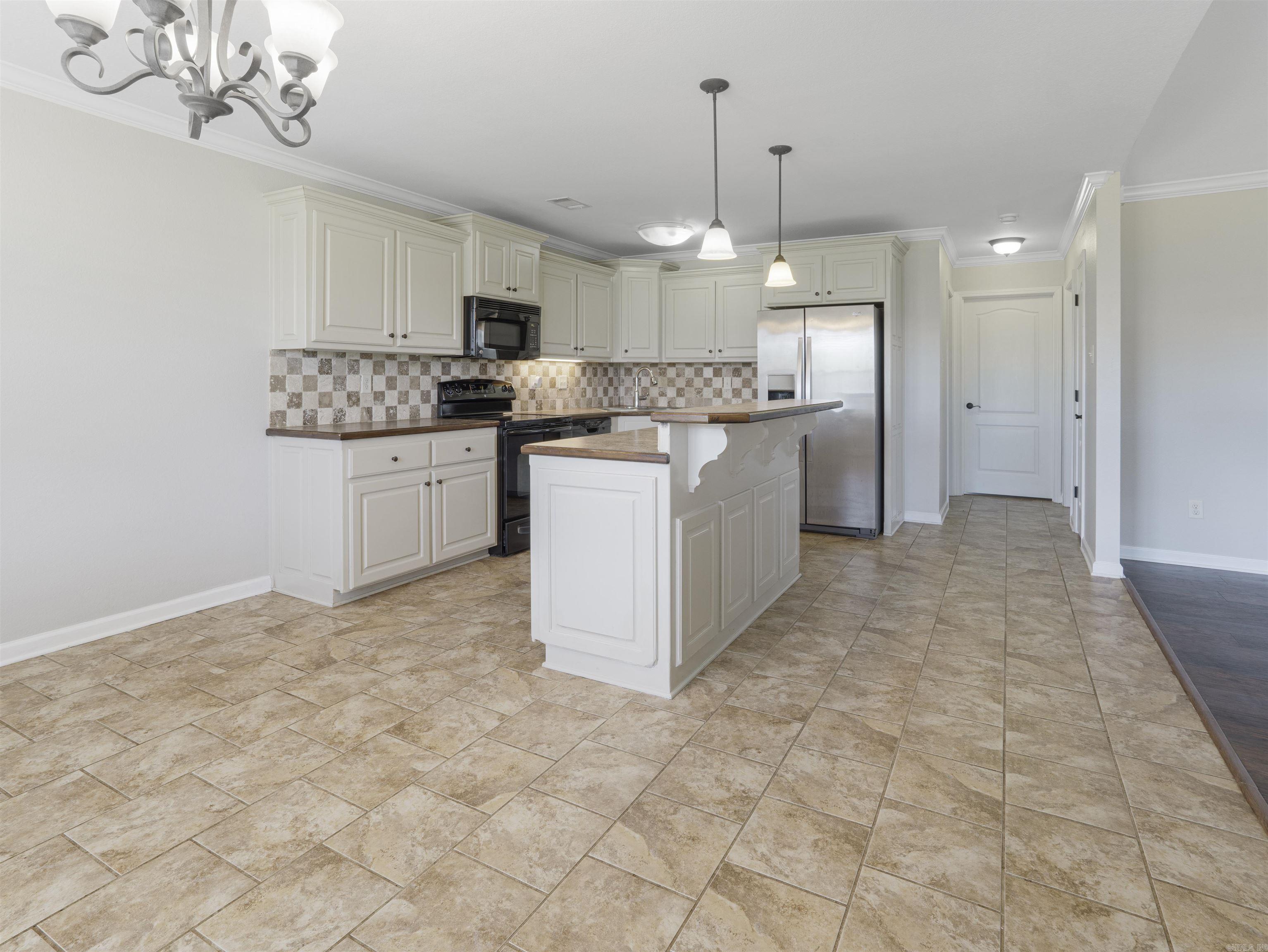 13 Birchwood Dr Ward, AR 72176