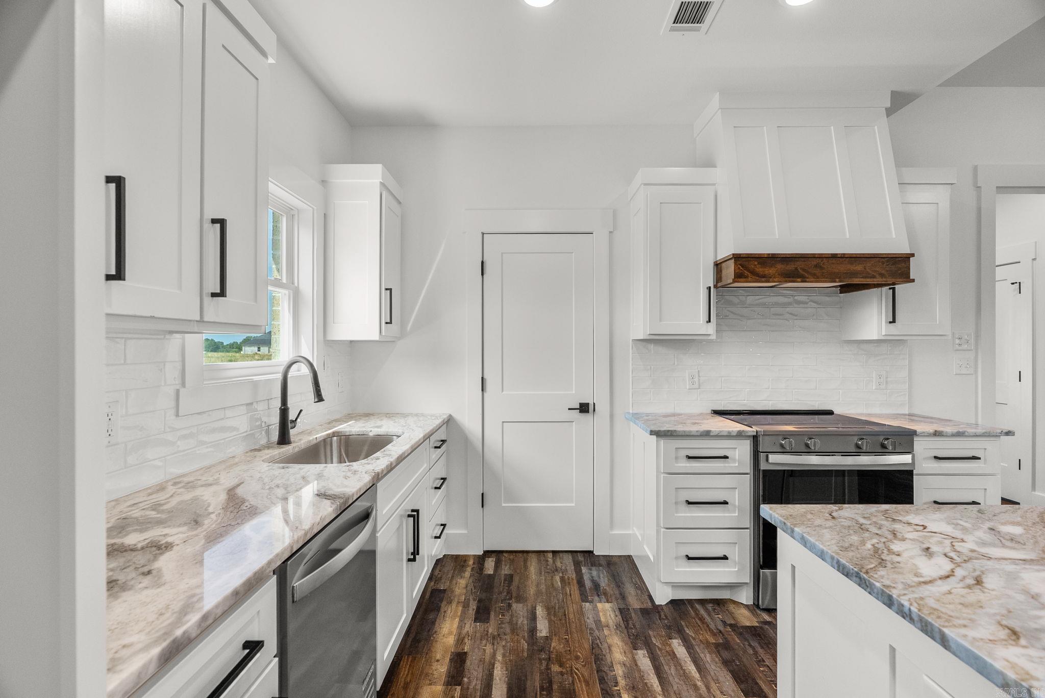 25 West Cedar Hill Road  Greenbrier, AR