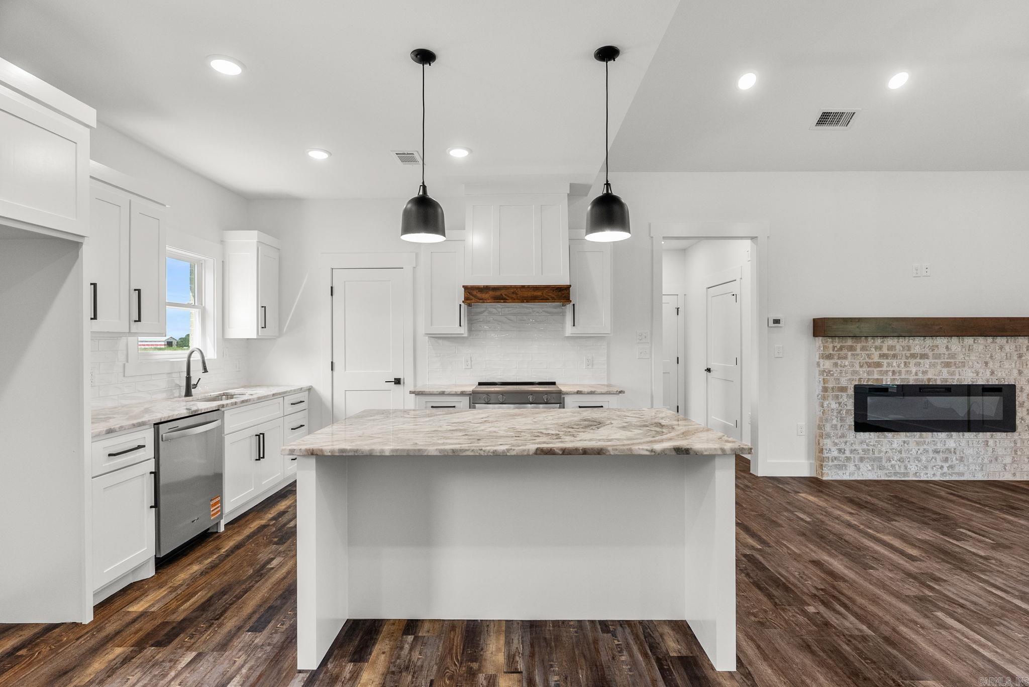 25 West Cedar Hill Road  Greenbrier, AR