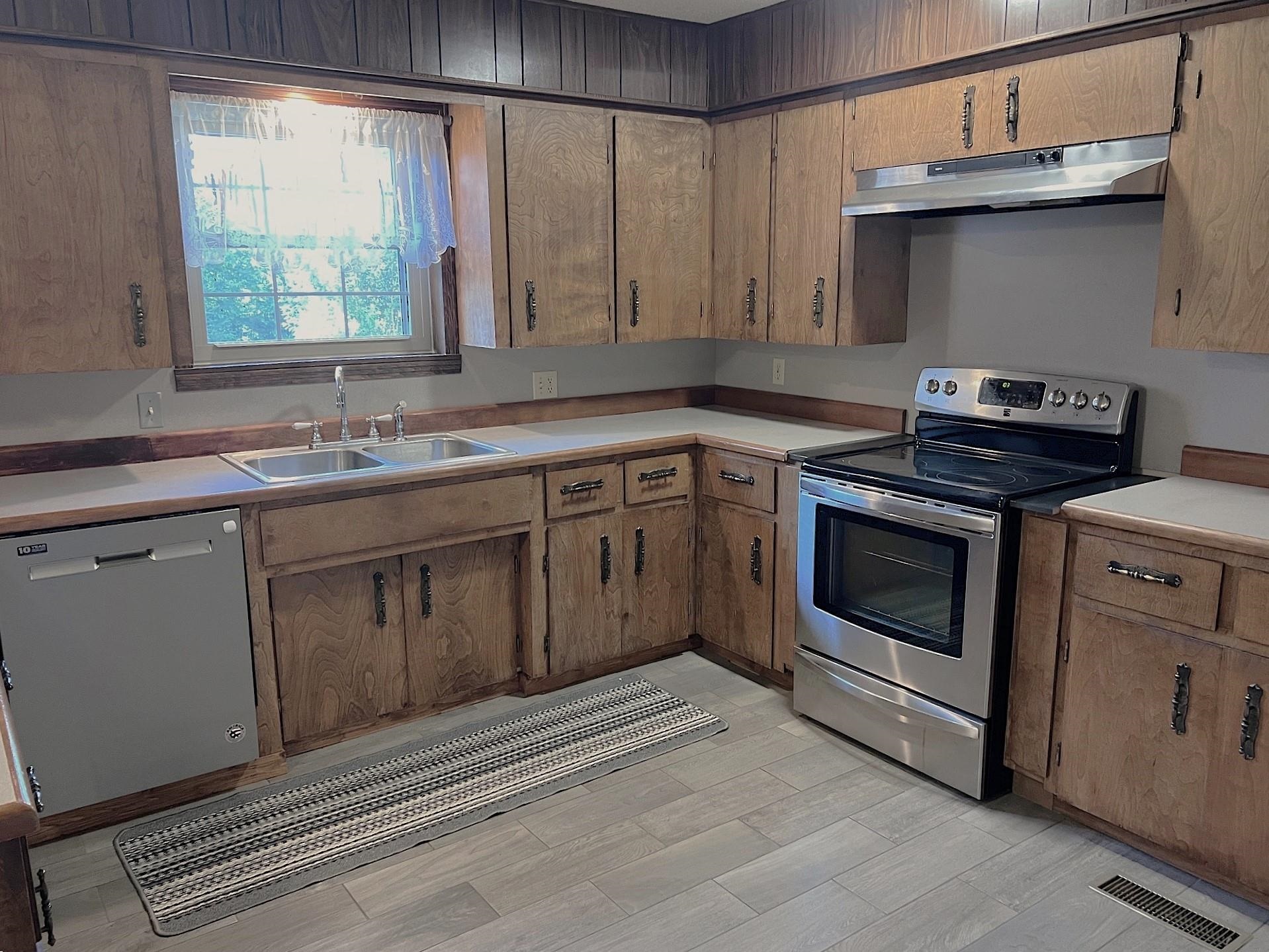 1112 Maple  Mountain View, AR