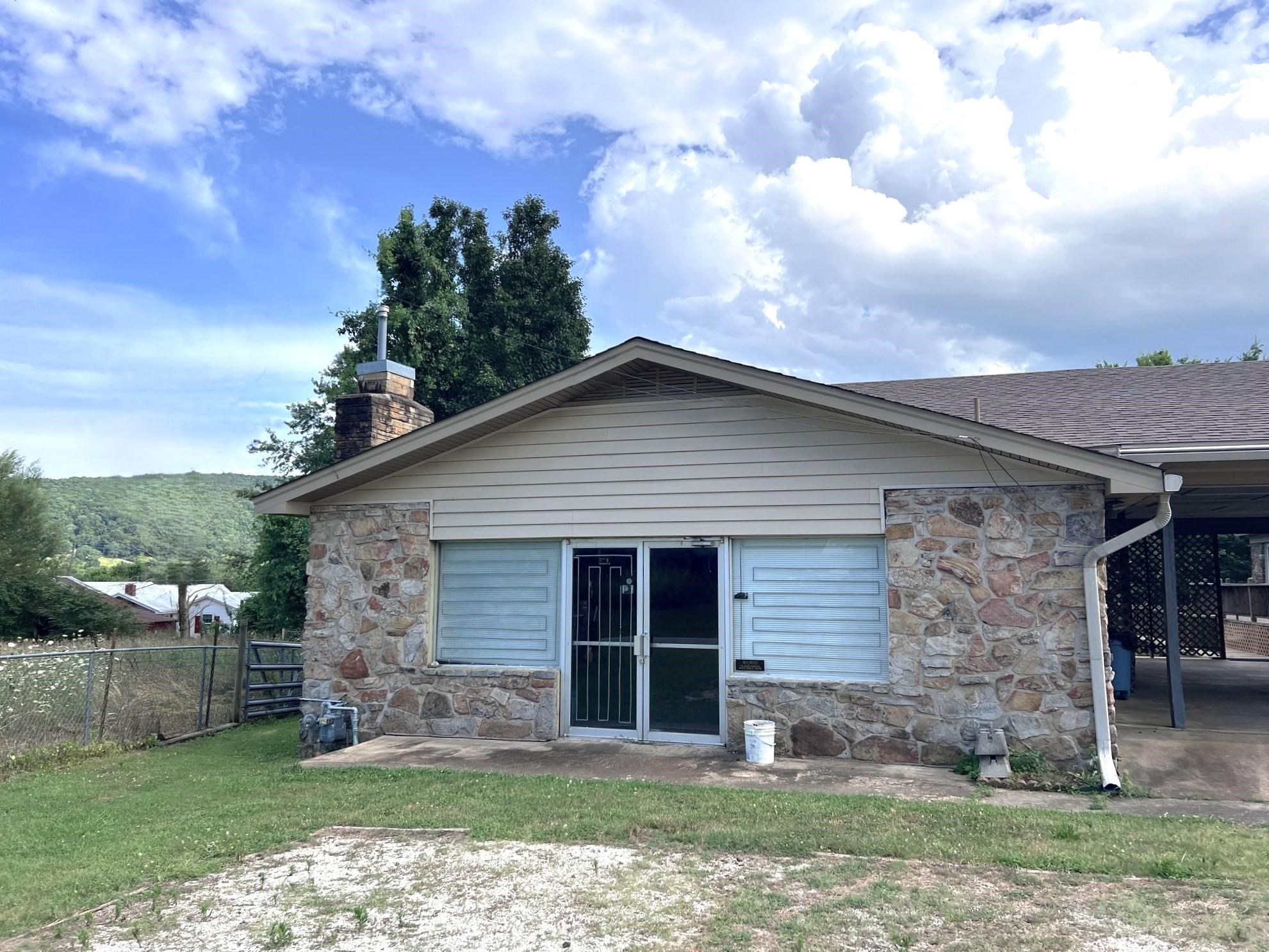 1112 Maple  Mountain View, AR
