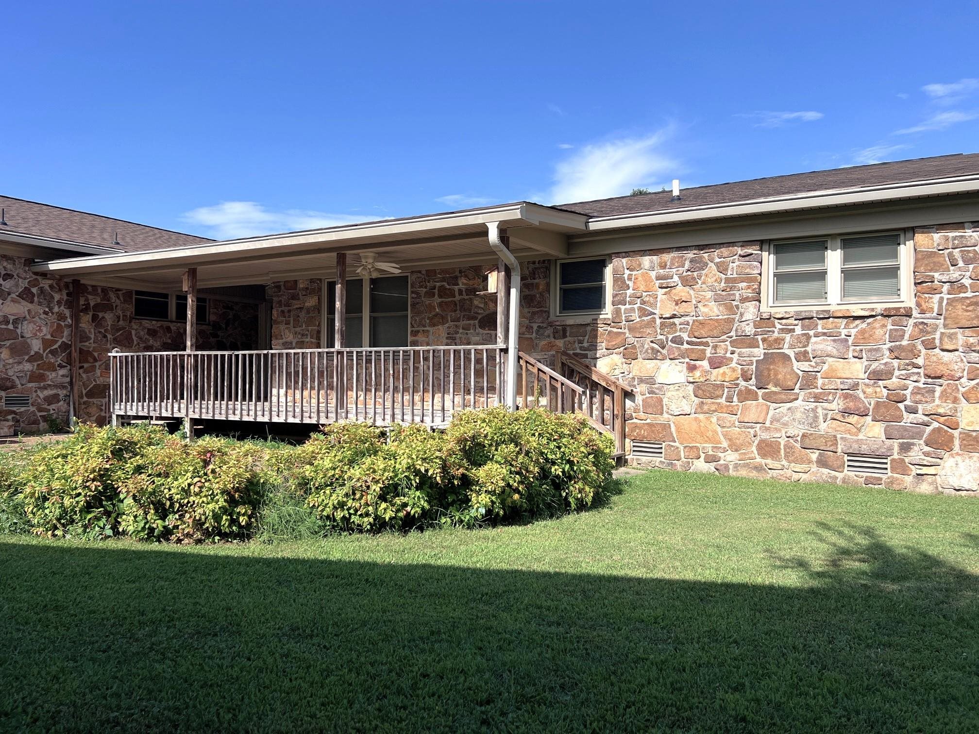 1112 Maple  Mountain View, AR