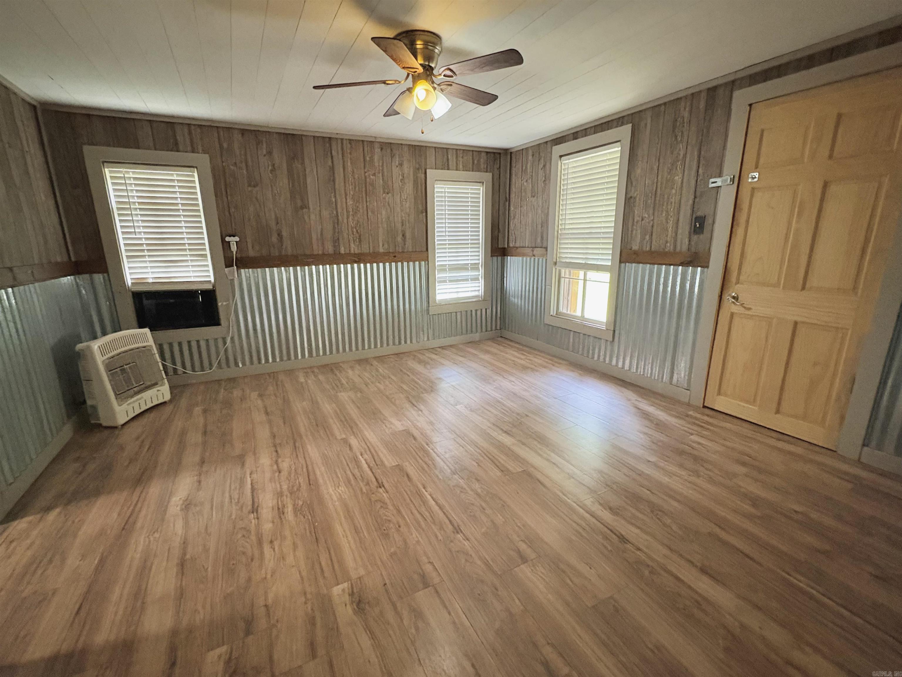 363 County Rd 142  Grapevine, AR
