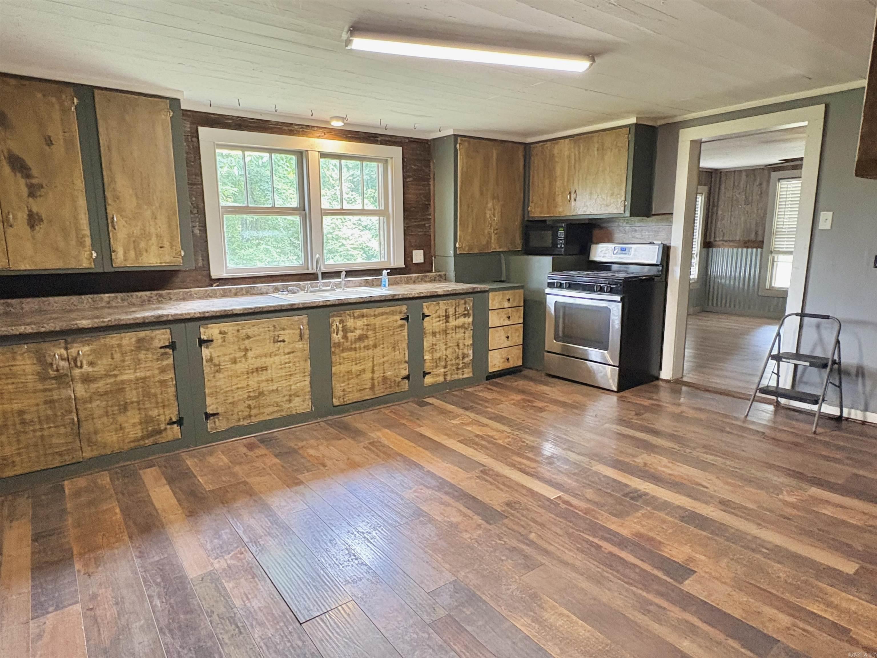 363 County Rd 142  Grapevine, AR