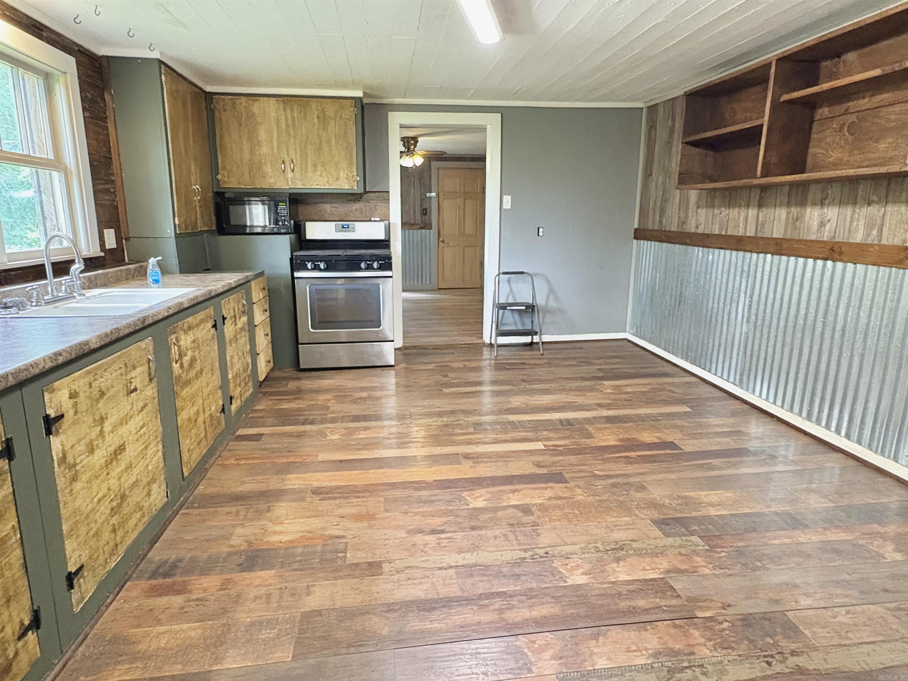 363 County Rd 142  Grapevine, AR