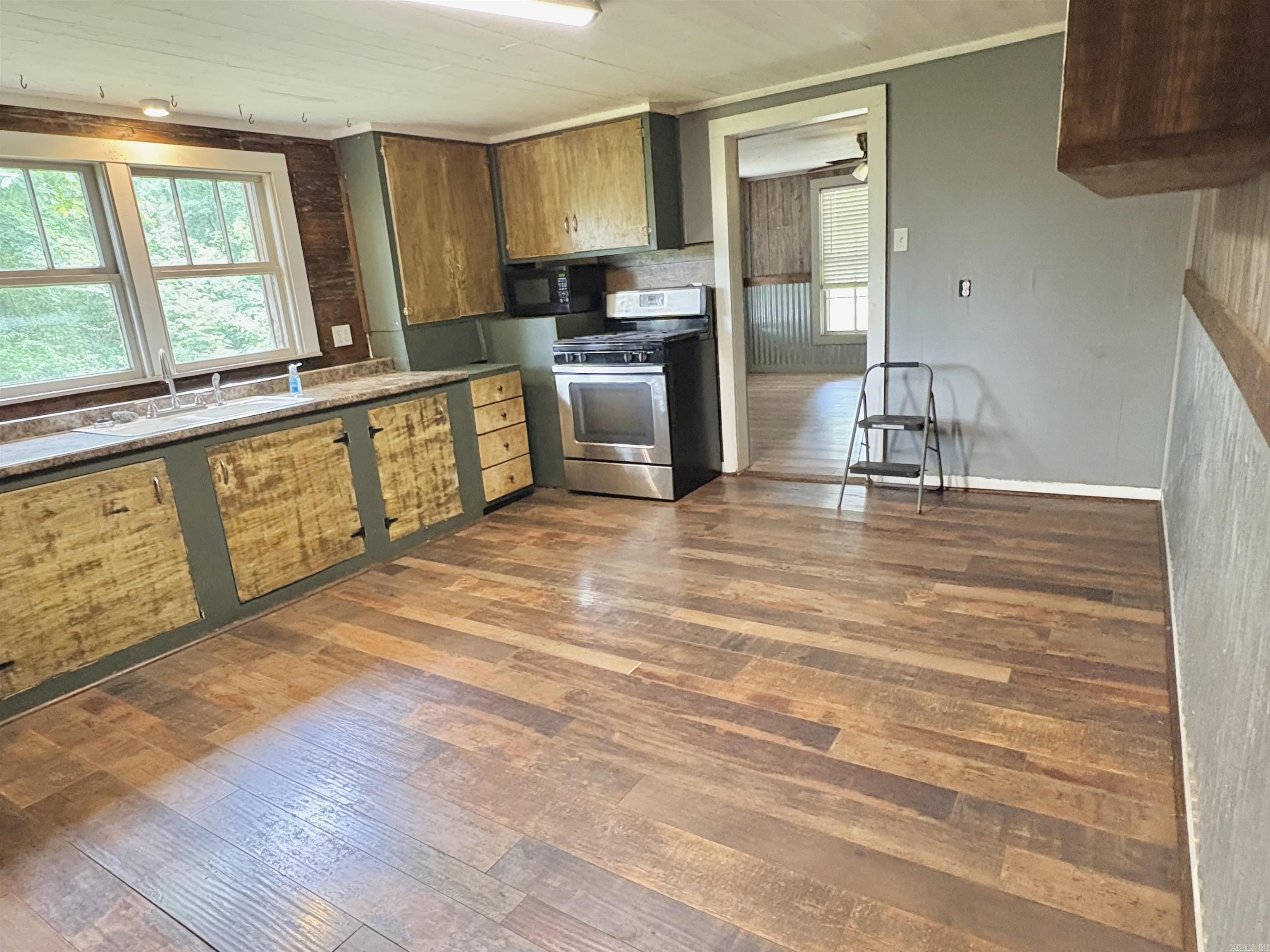 363 County Rd 142  Grapevine, AR