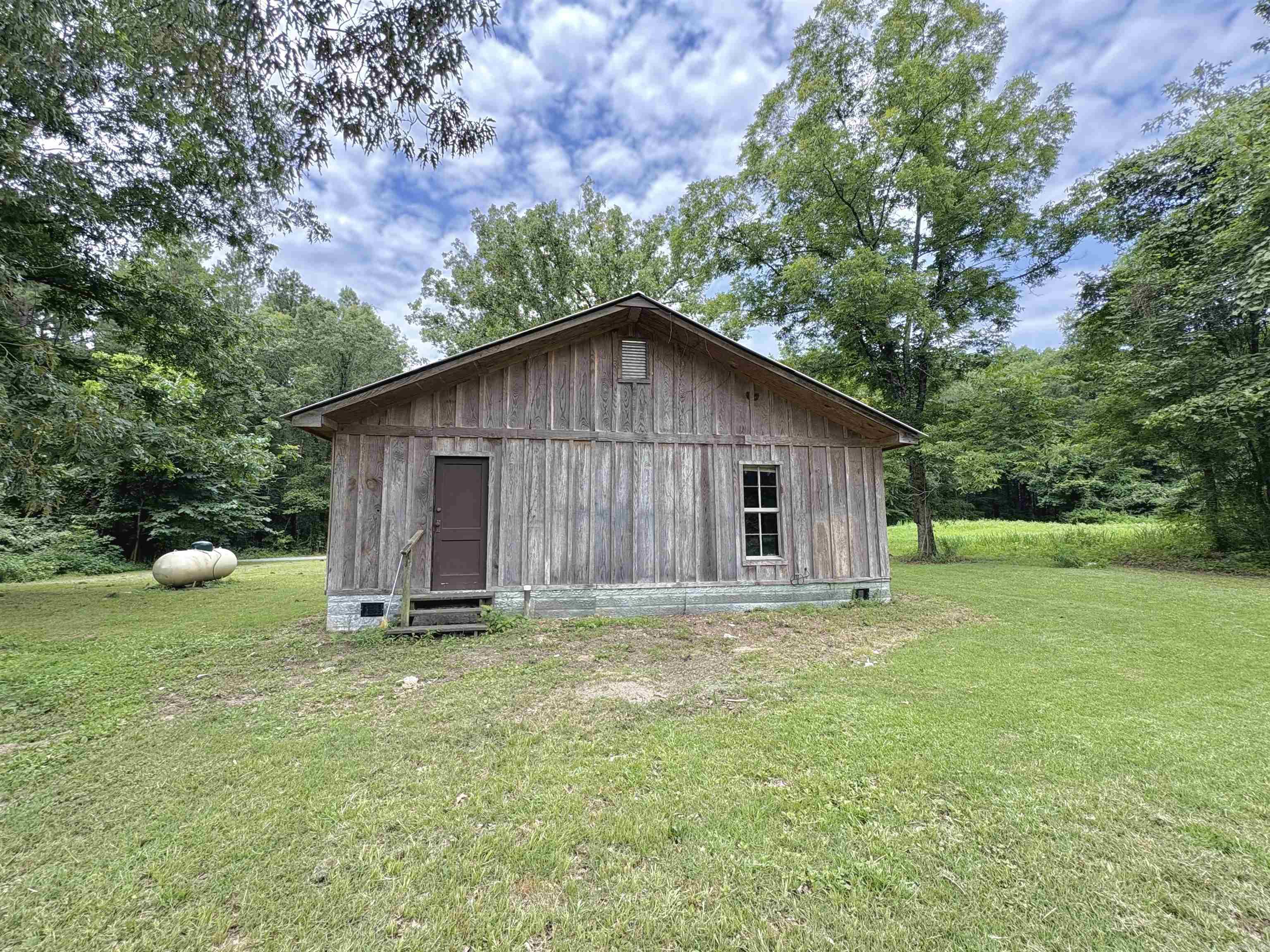 363 County Rd 142  Grapevine, AR