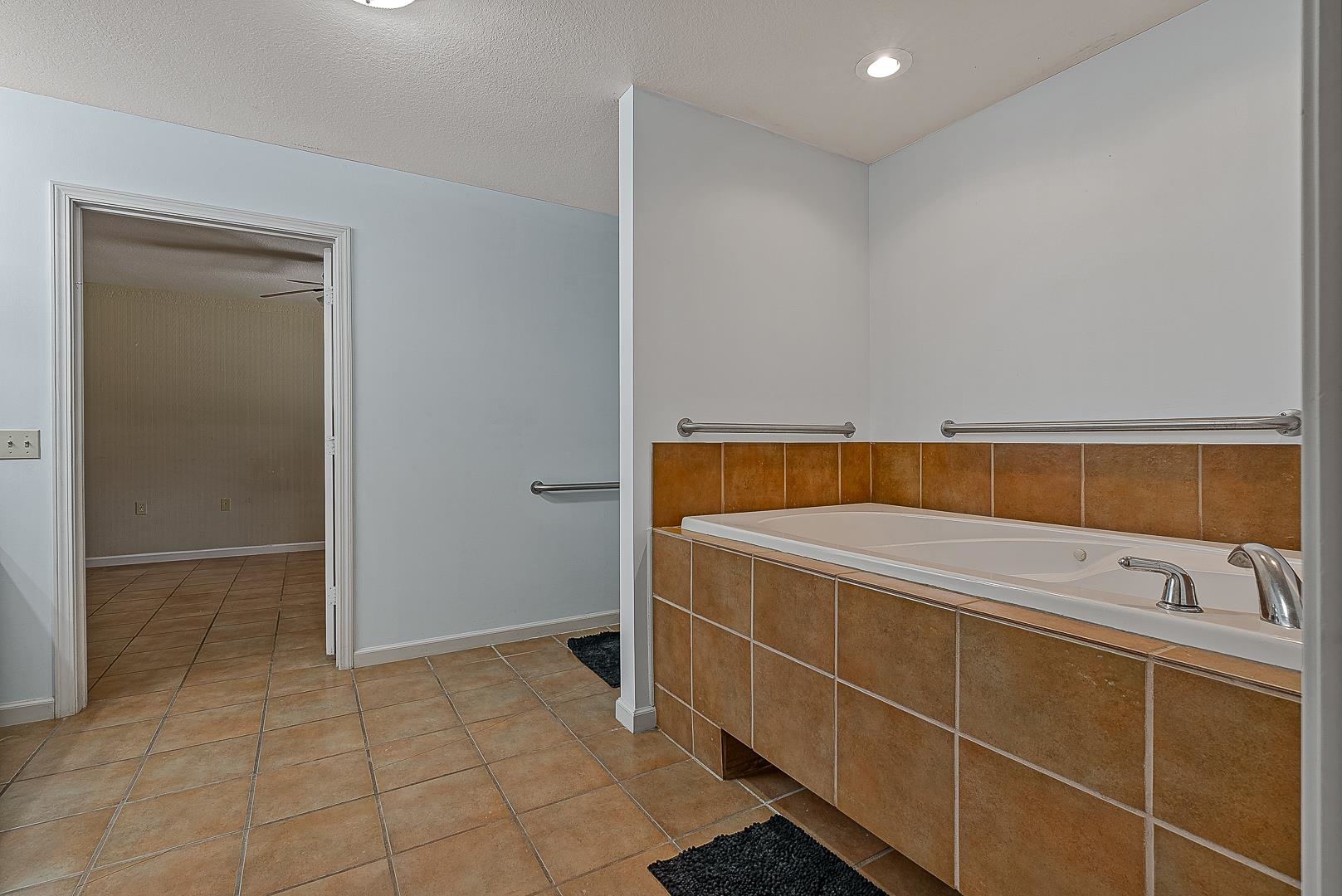 6707 Deerwood  Paragould, AR