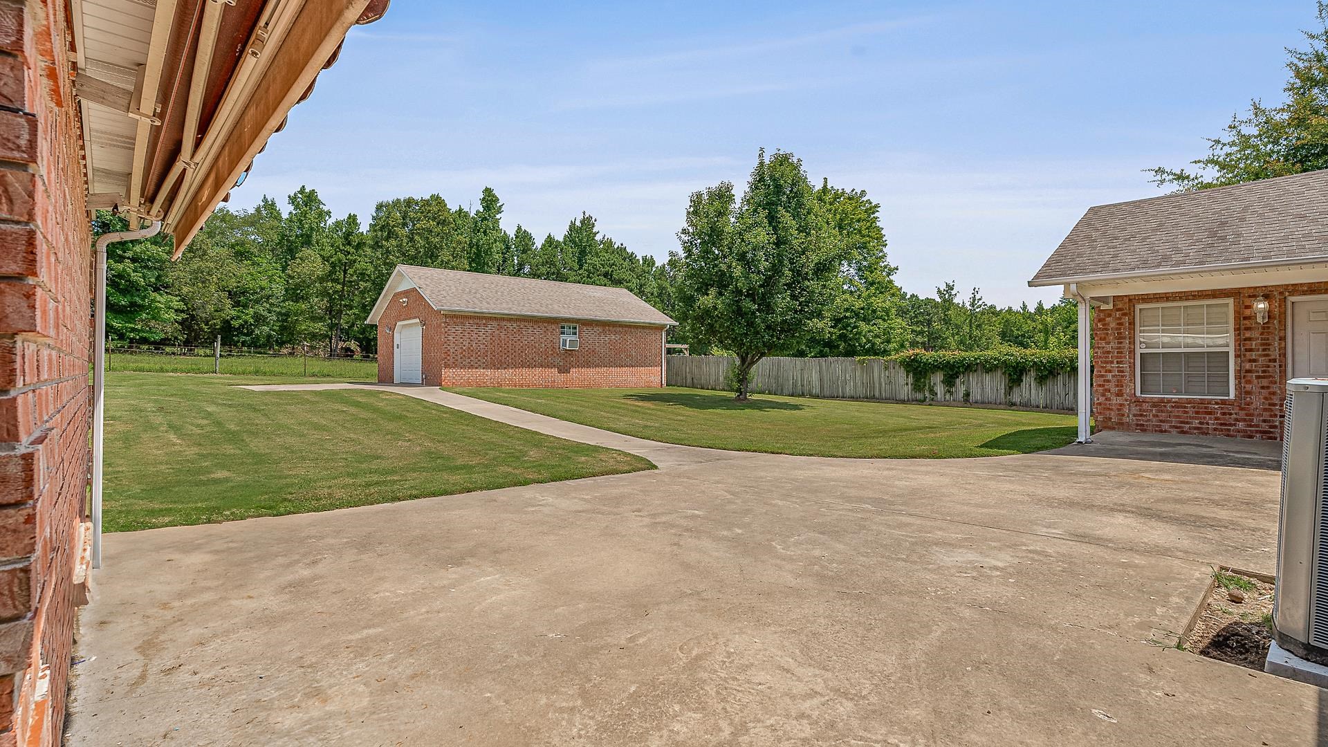6707 Deerwood  Paragould, AR