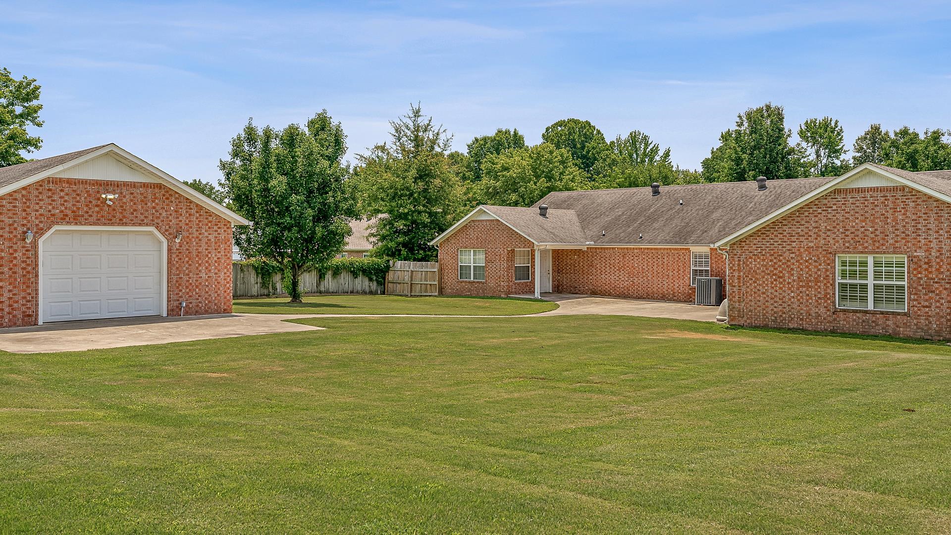 6707 Deerwood  Paragould, AR