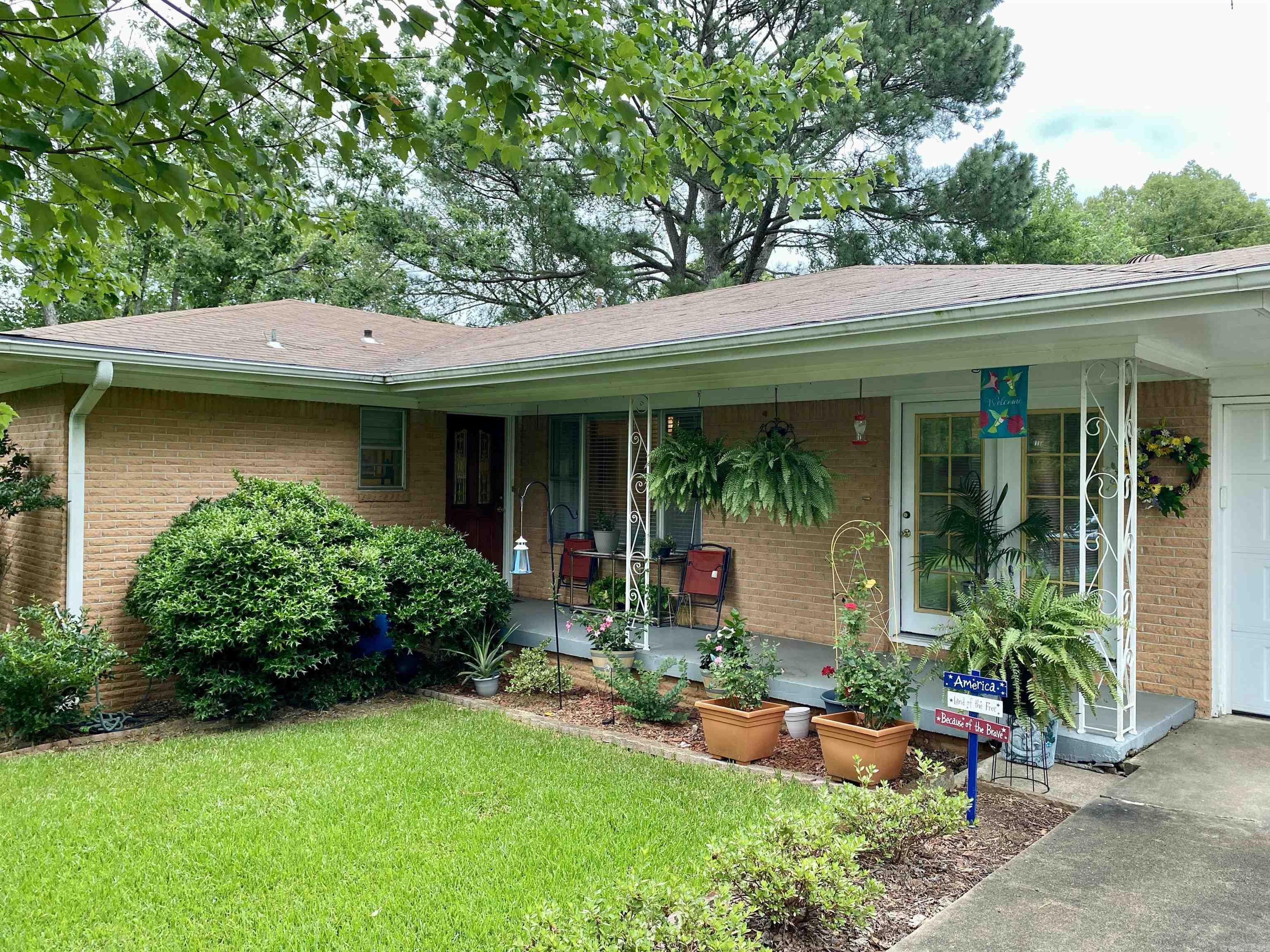 2802 N Erie Avenue Russellville, AR 72802