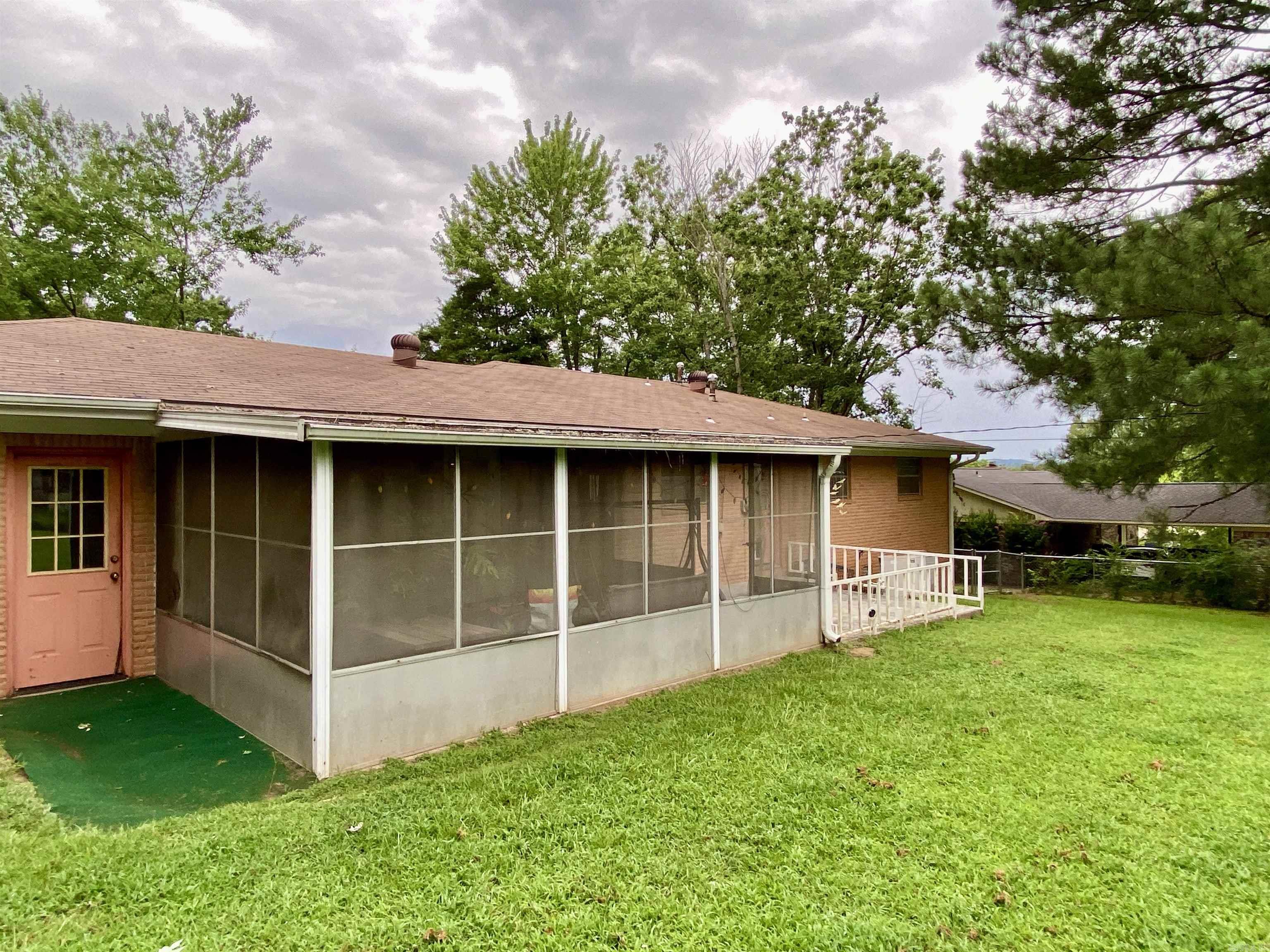 2802 N Erie Avenue Russellville, AR 72802