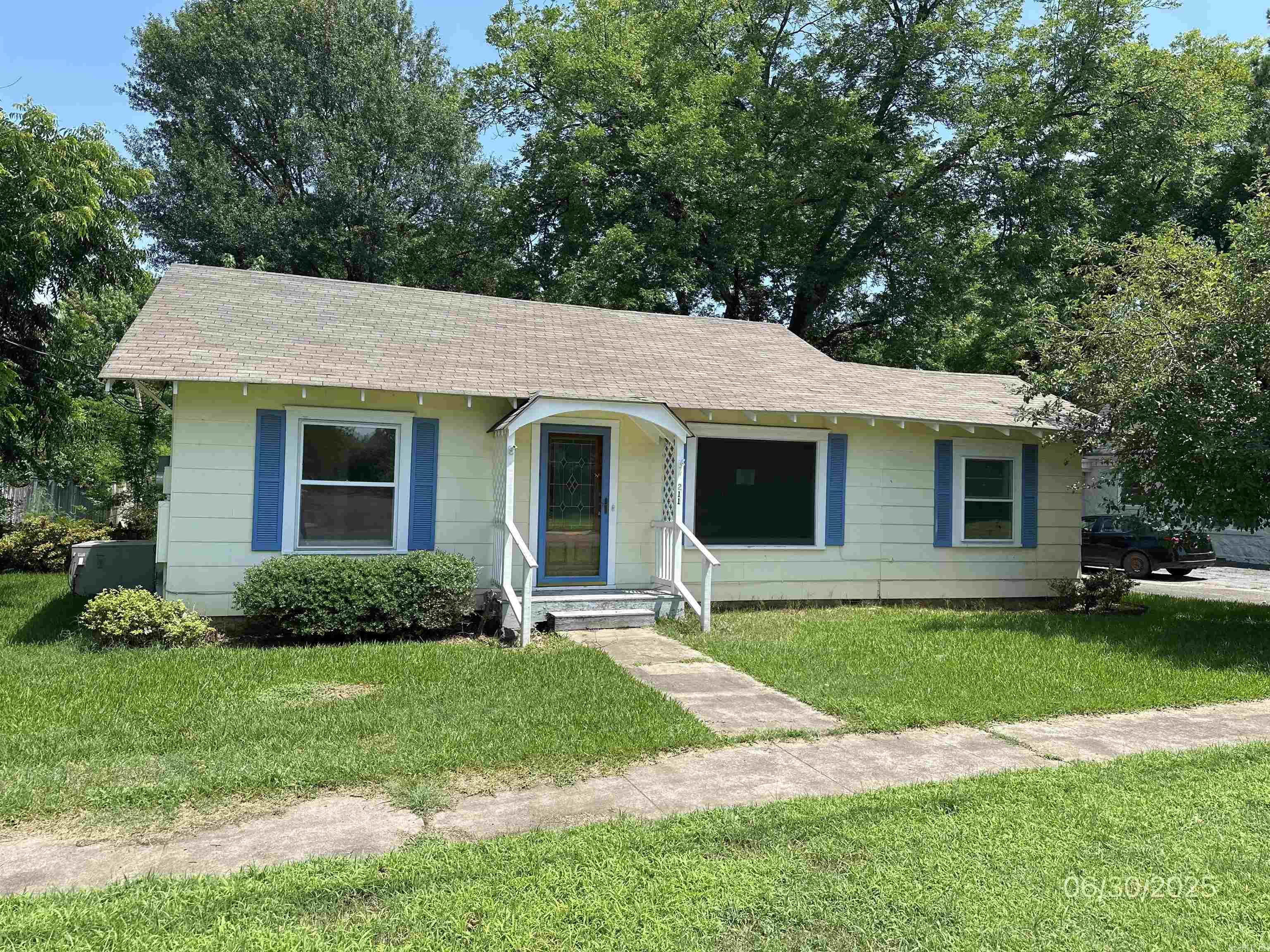 211 E J Street Russellville, AR 72801