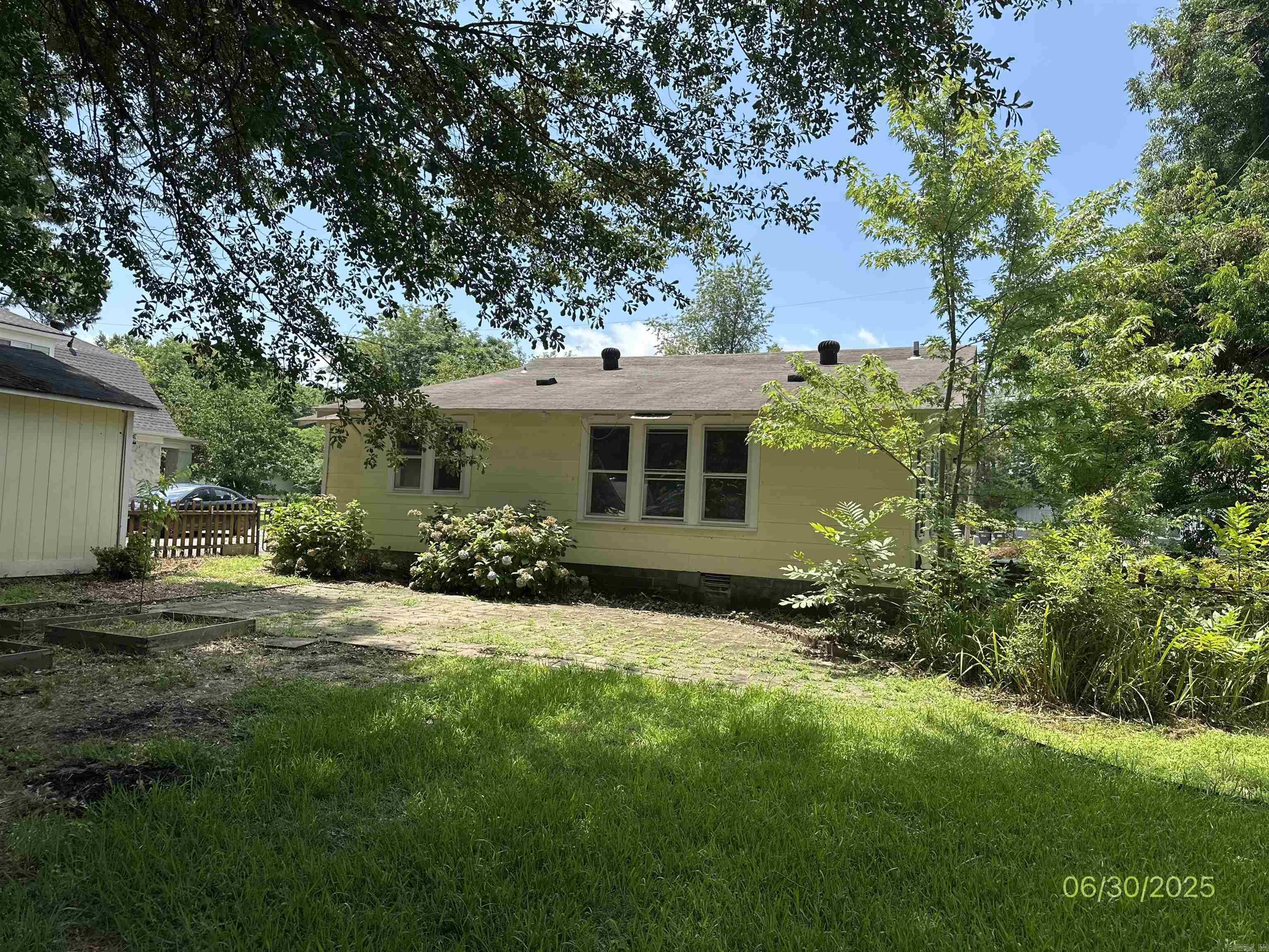 211 E J Street Russellville, AR 72801