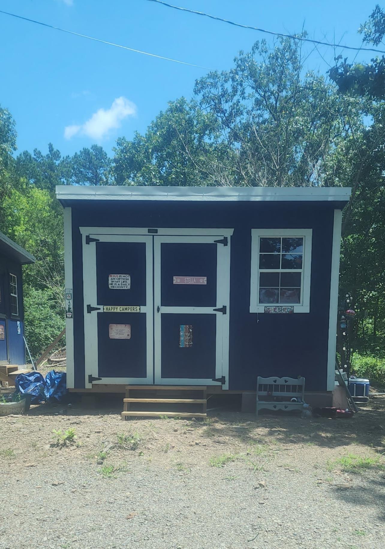 390 cody drive  Clinton, AR