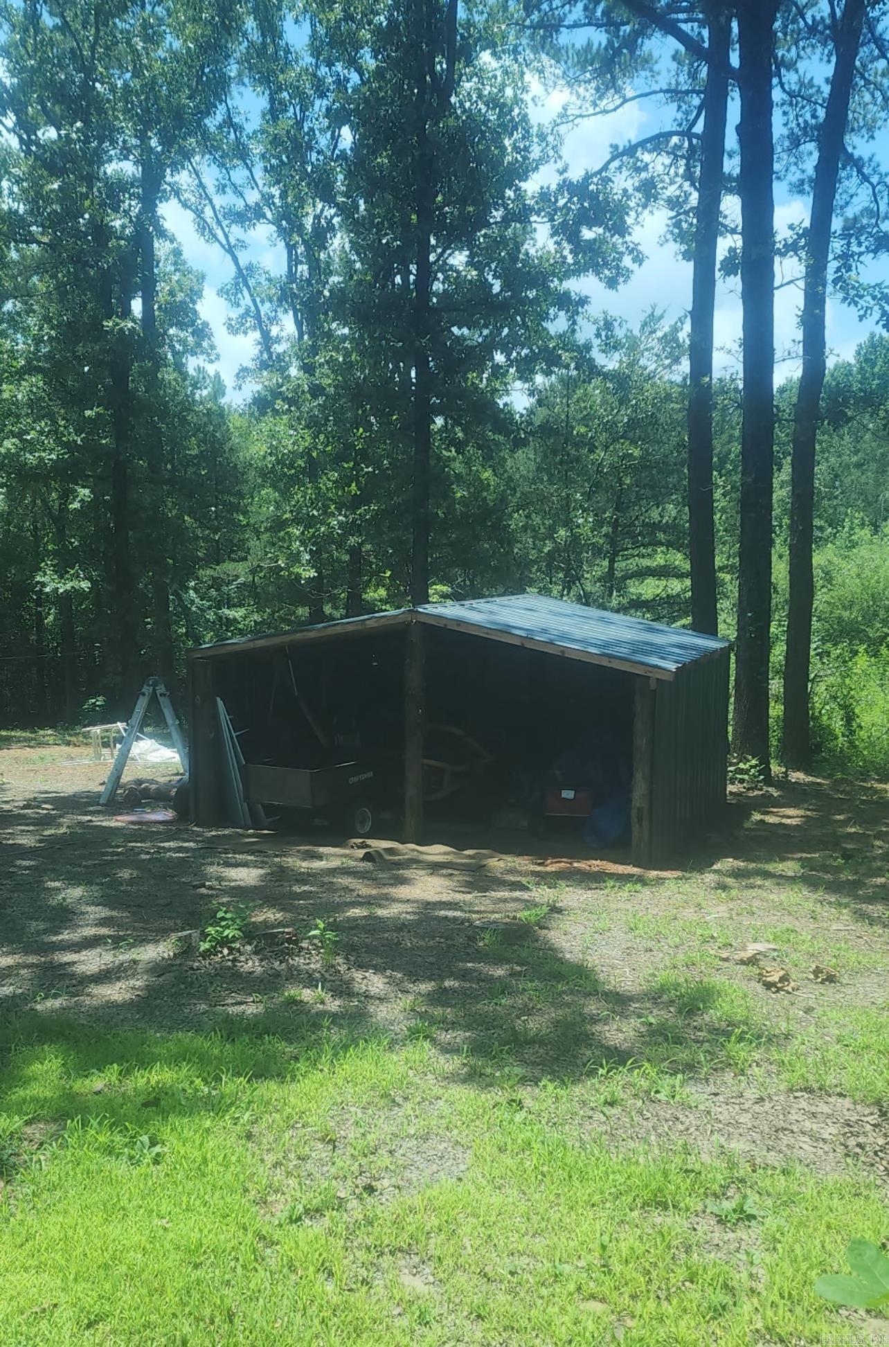 390 cody drive  Clinton, AR
