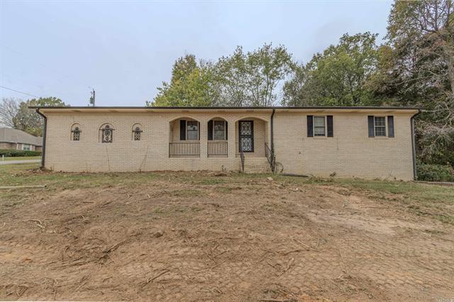 2101  WILDROSE LN  Paragould, AR