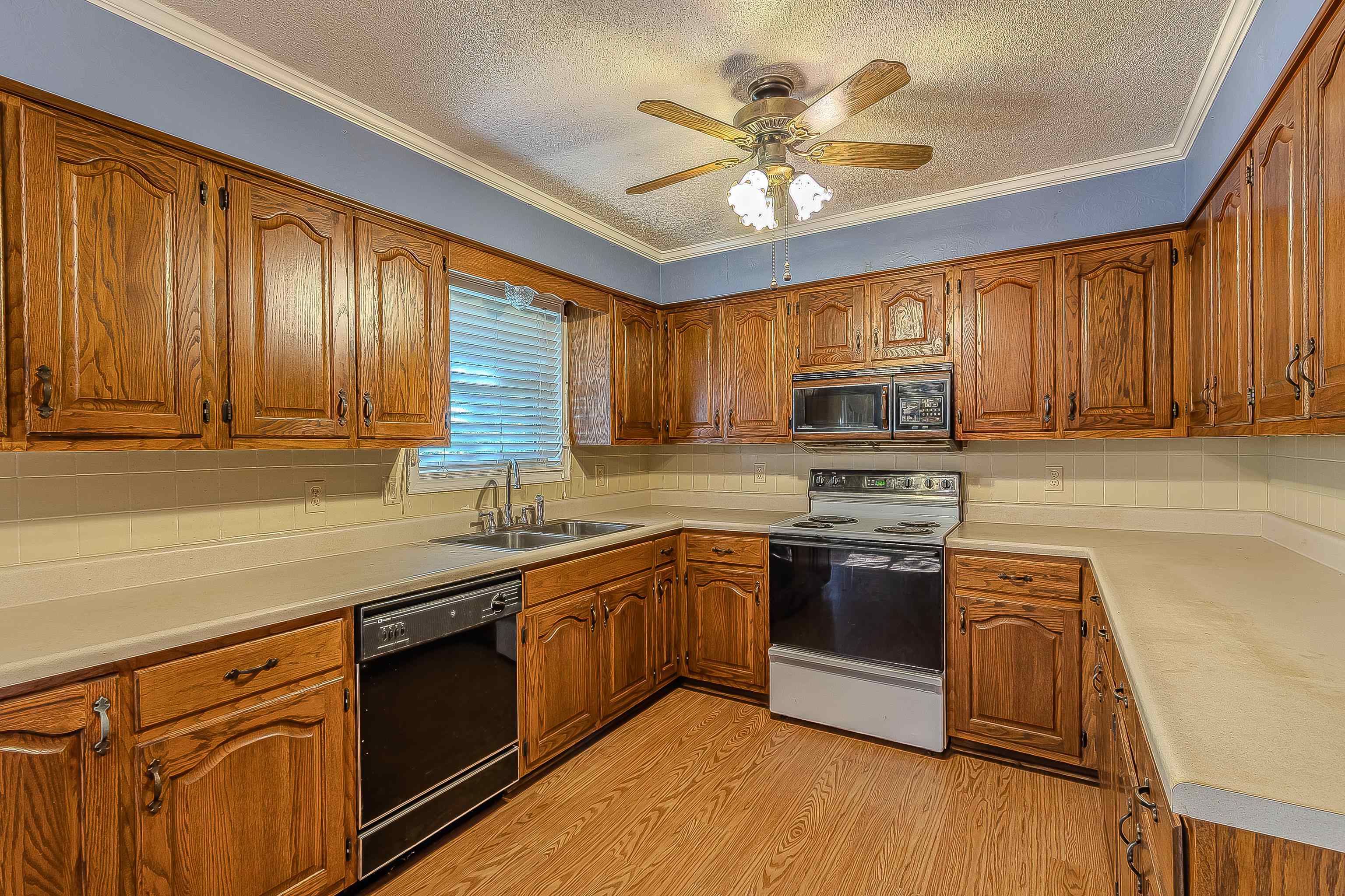2101 WILDROSE LN  Paragould, AR