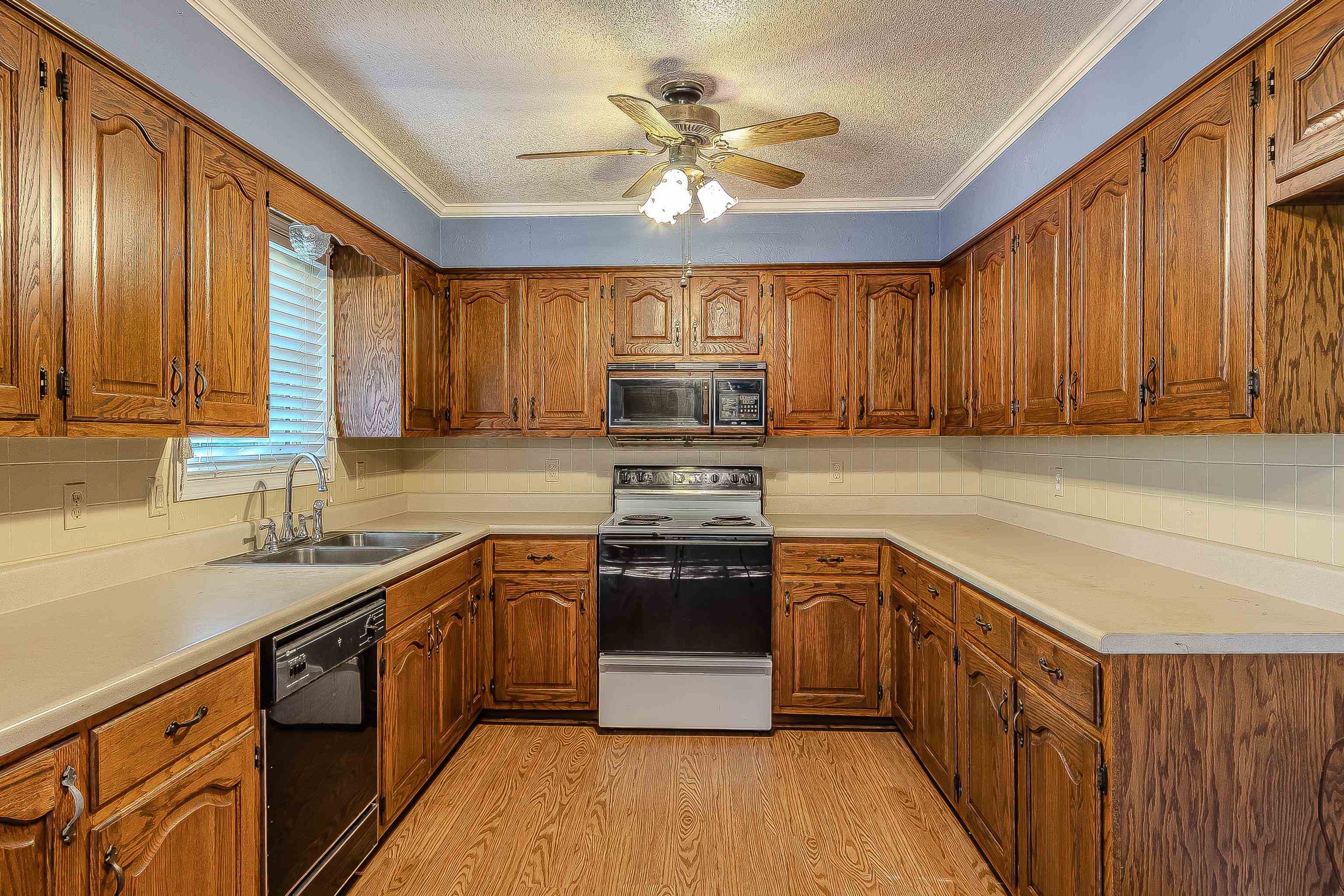 2101 WILDROSE LN  Paragould, AR