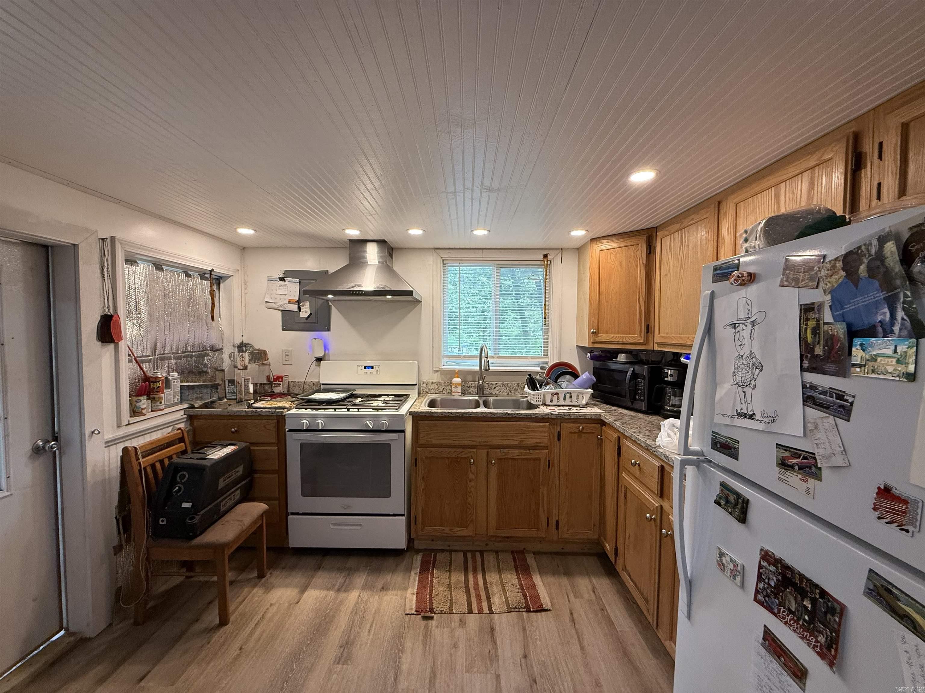 1 Arnies  Cabot, AR