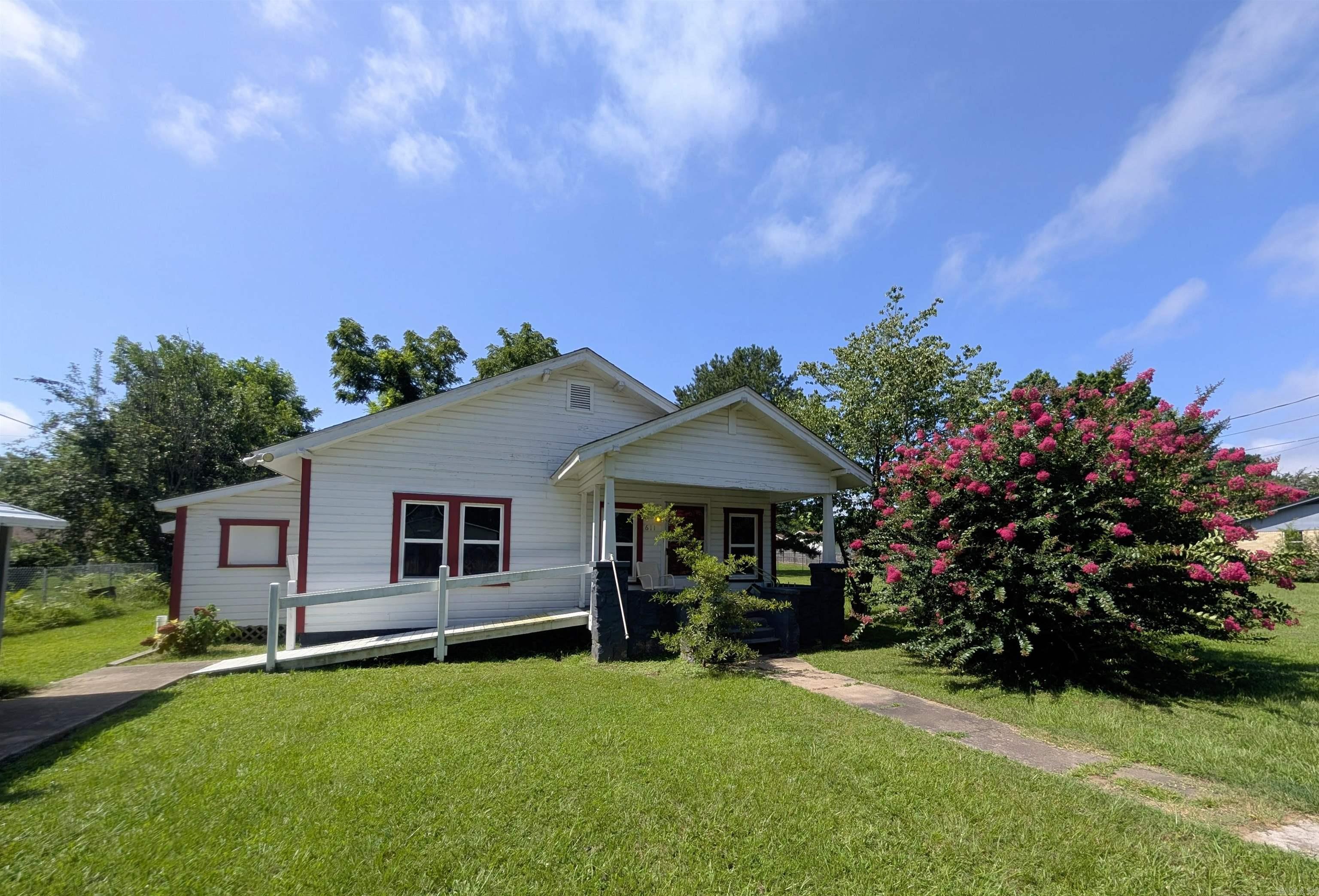 611 Hornbeck  Mena, AR