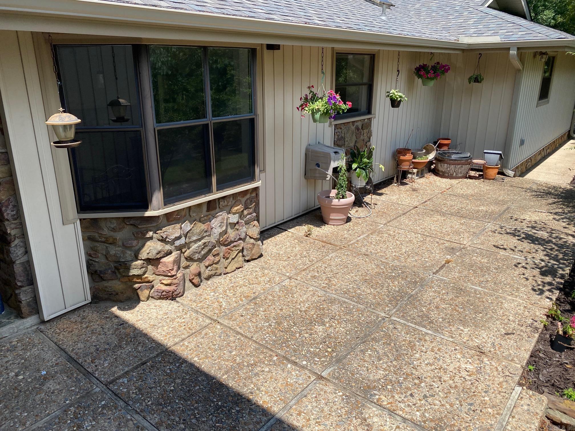1118 E Carmichael Rd  Cabot, AR