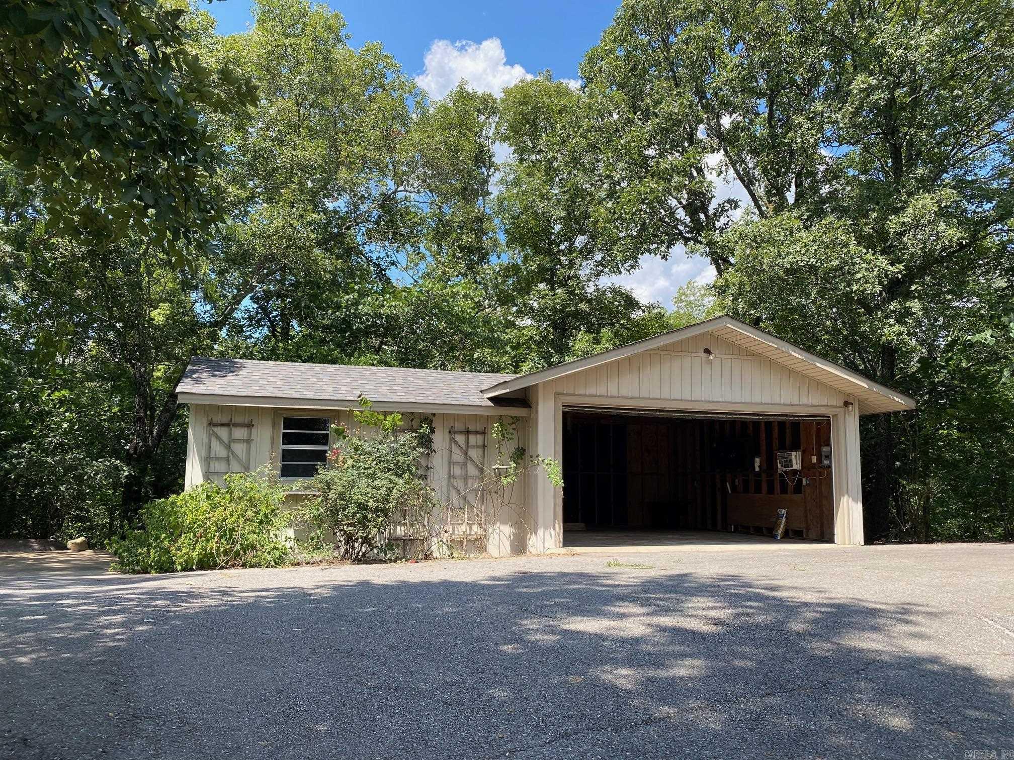 1118 E Carmichael Rd  Cabot, AR