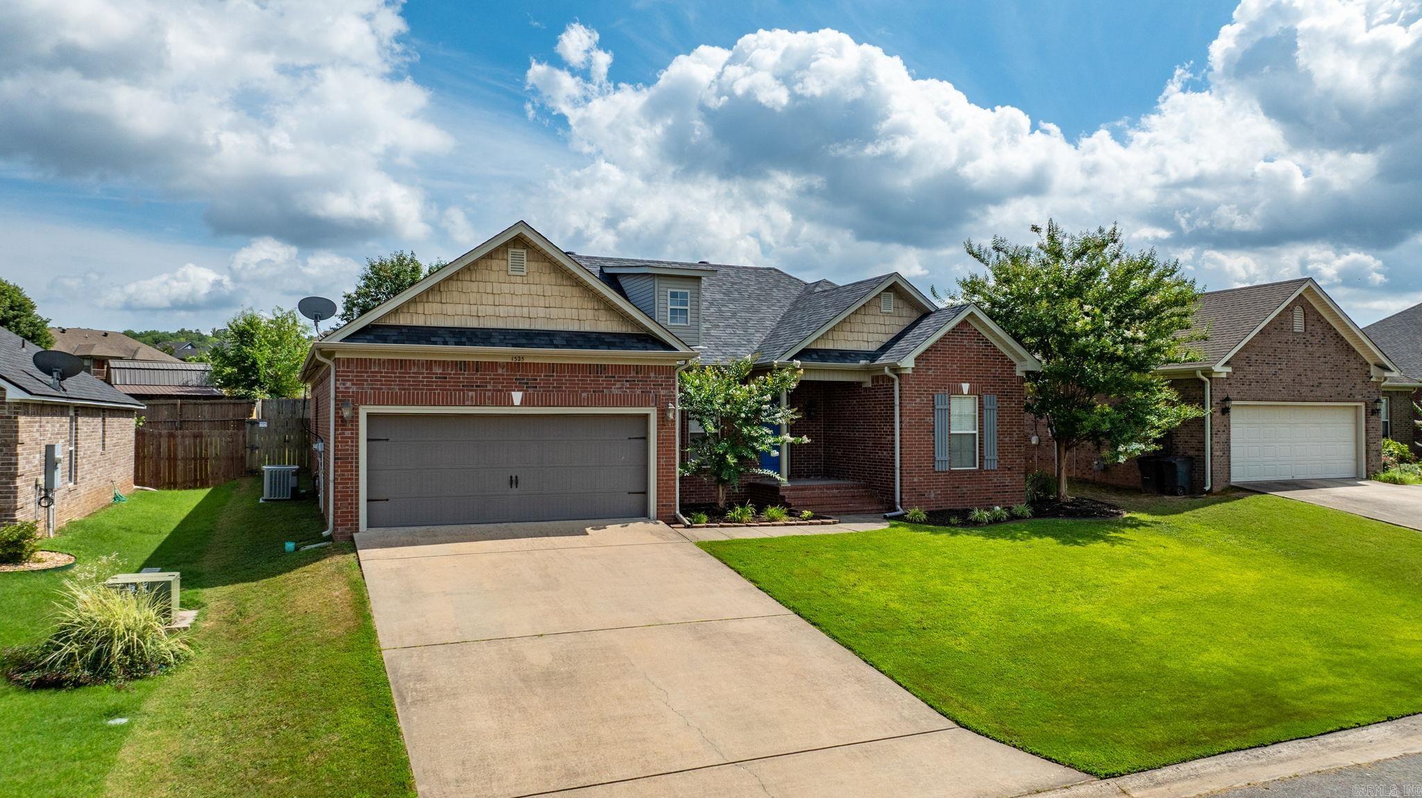 1325 N Edge Valley  Conway, AR