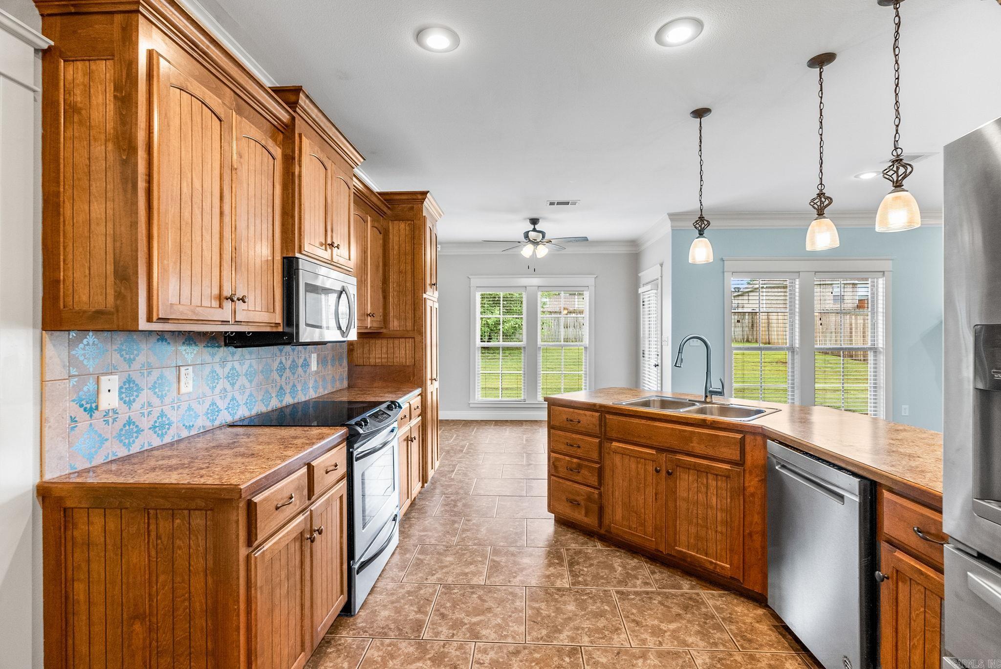 1325 N Edge Valley  Conway, AR