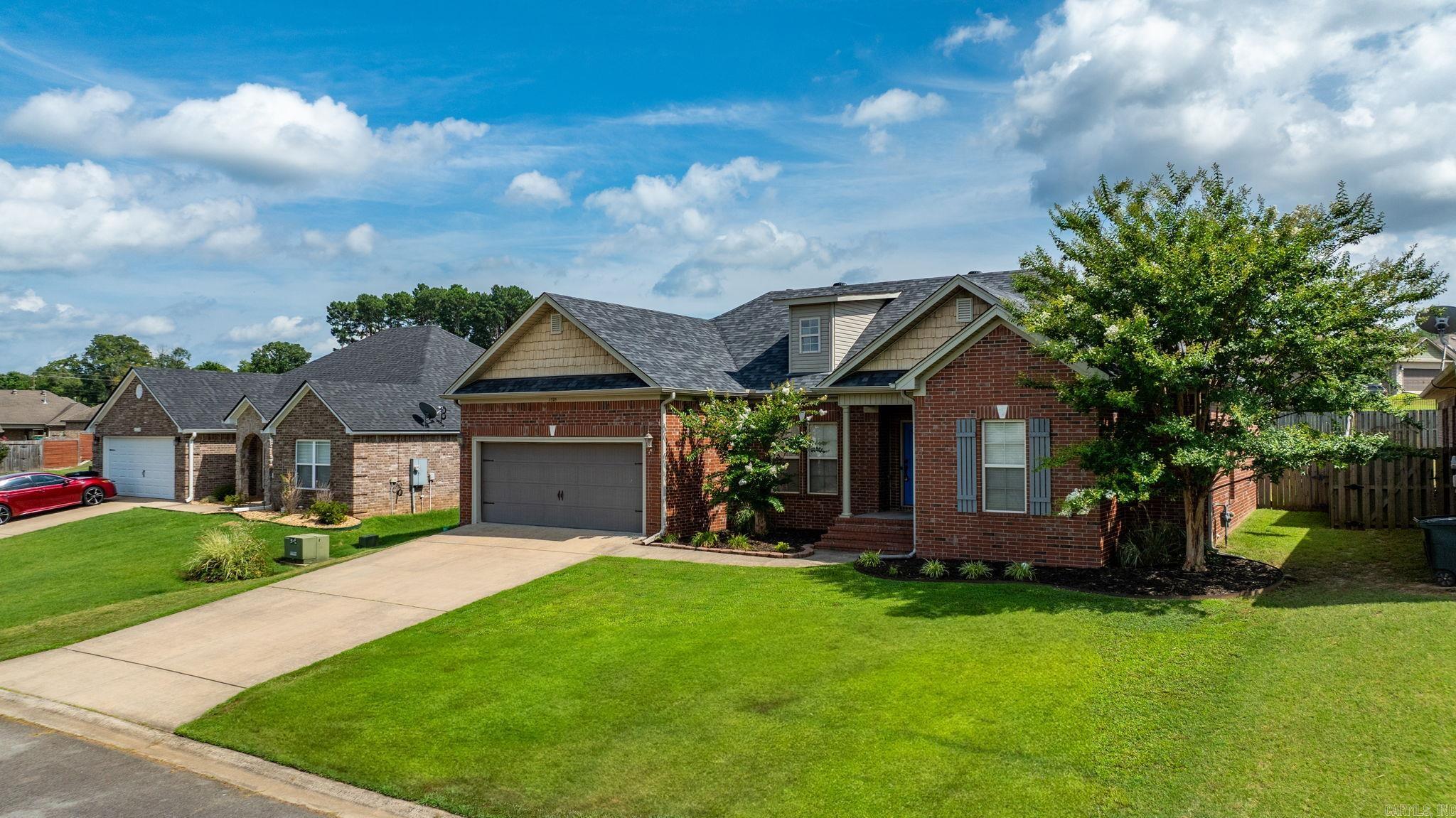 1325 N Edge Valley  Conway, AR