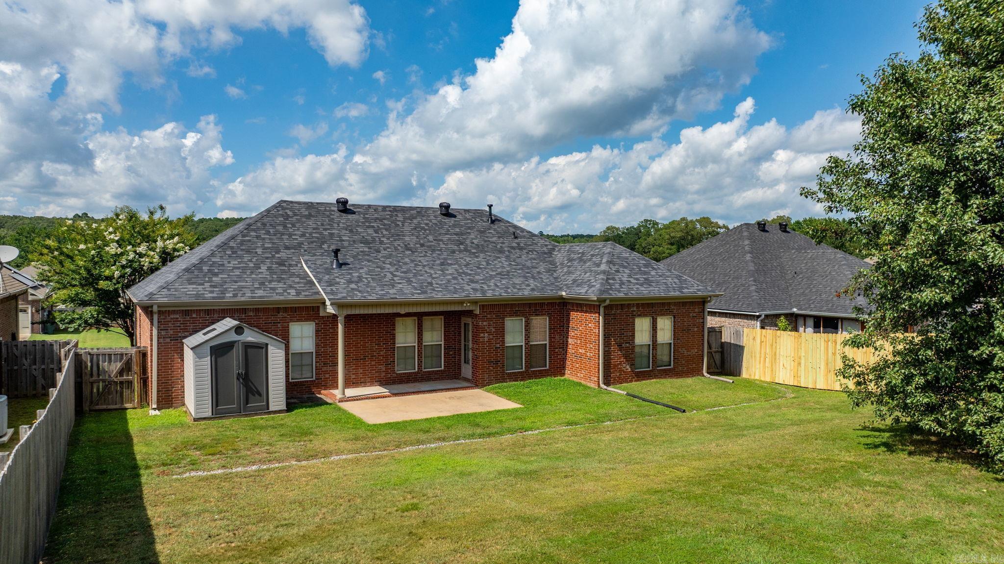 1325 N Edge Valley  Conway, AR