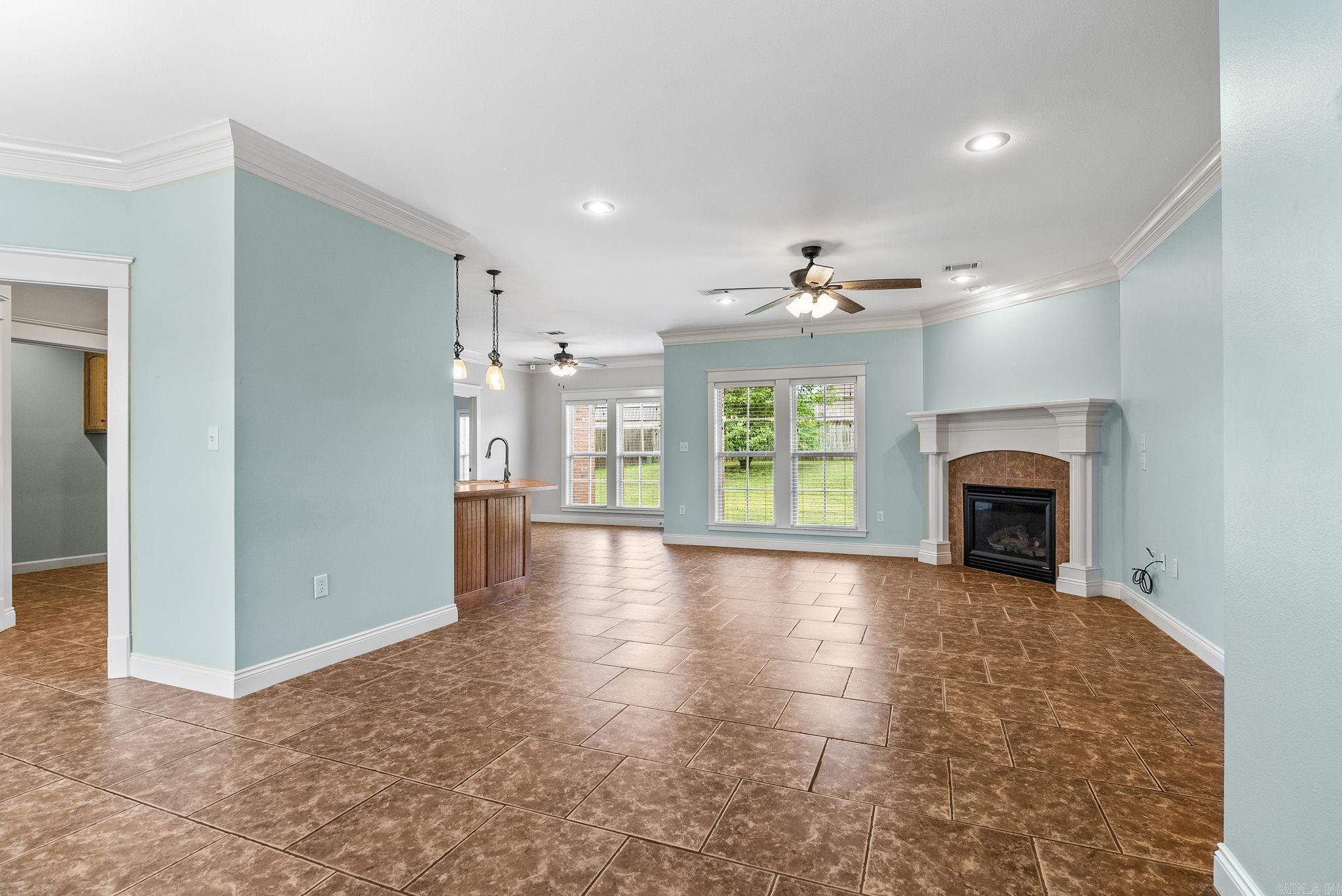 1325 N Edge Valley  Conway, AR