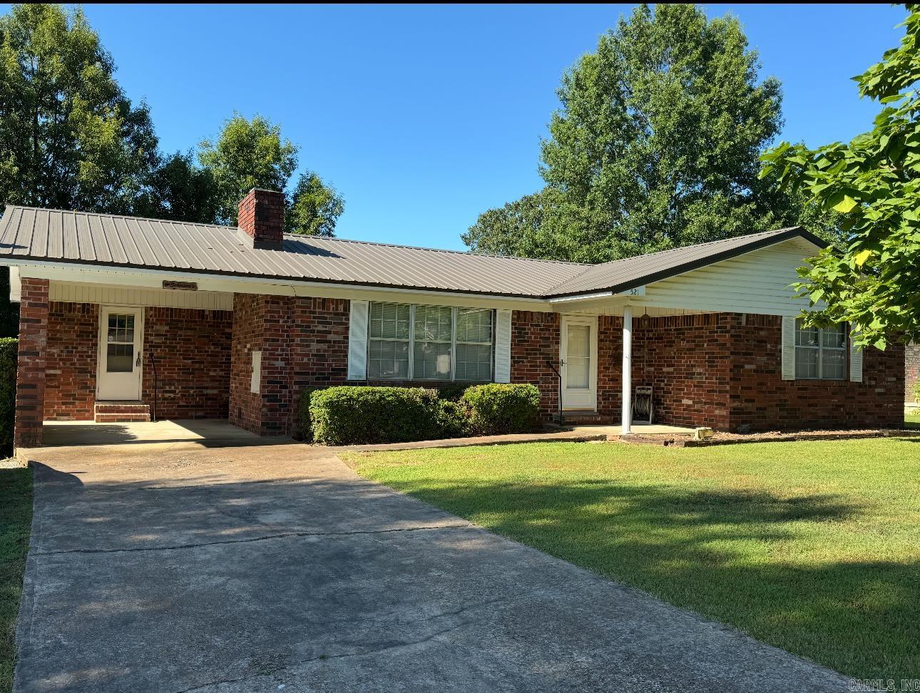 521 W 10th  Newark, AR