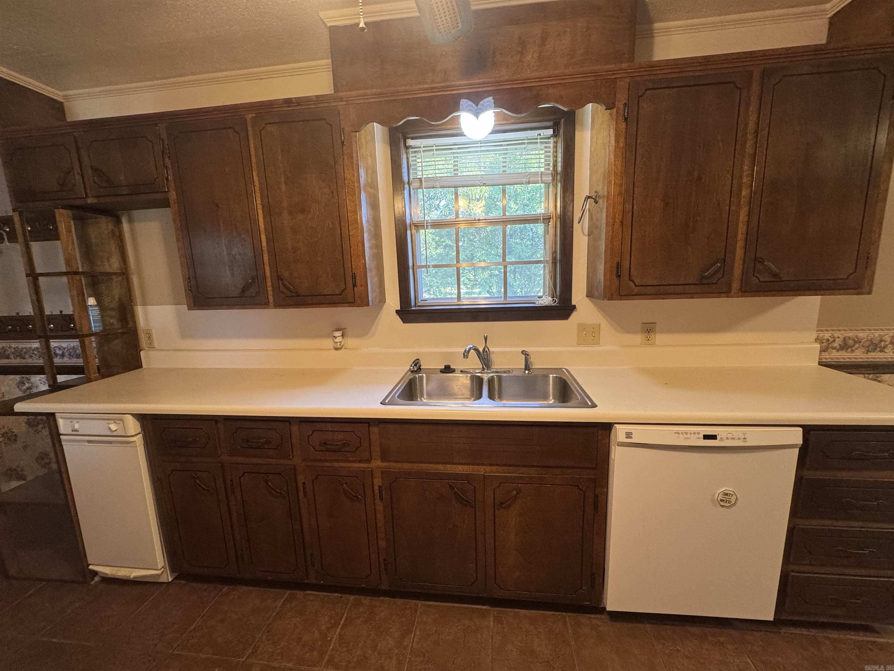 521 W 10th  Newark, AR