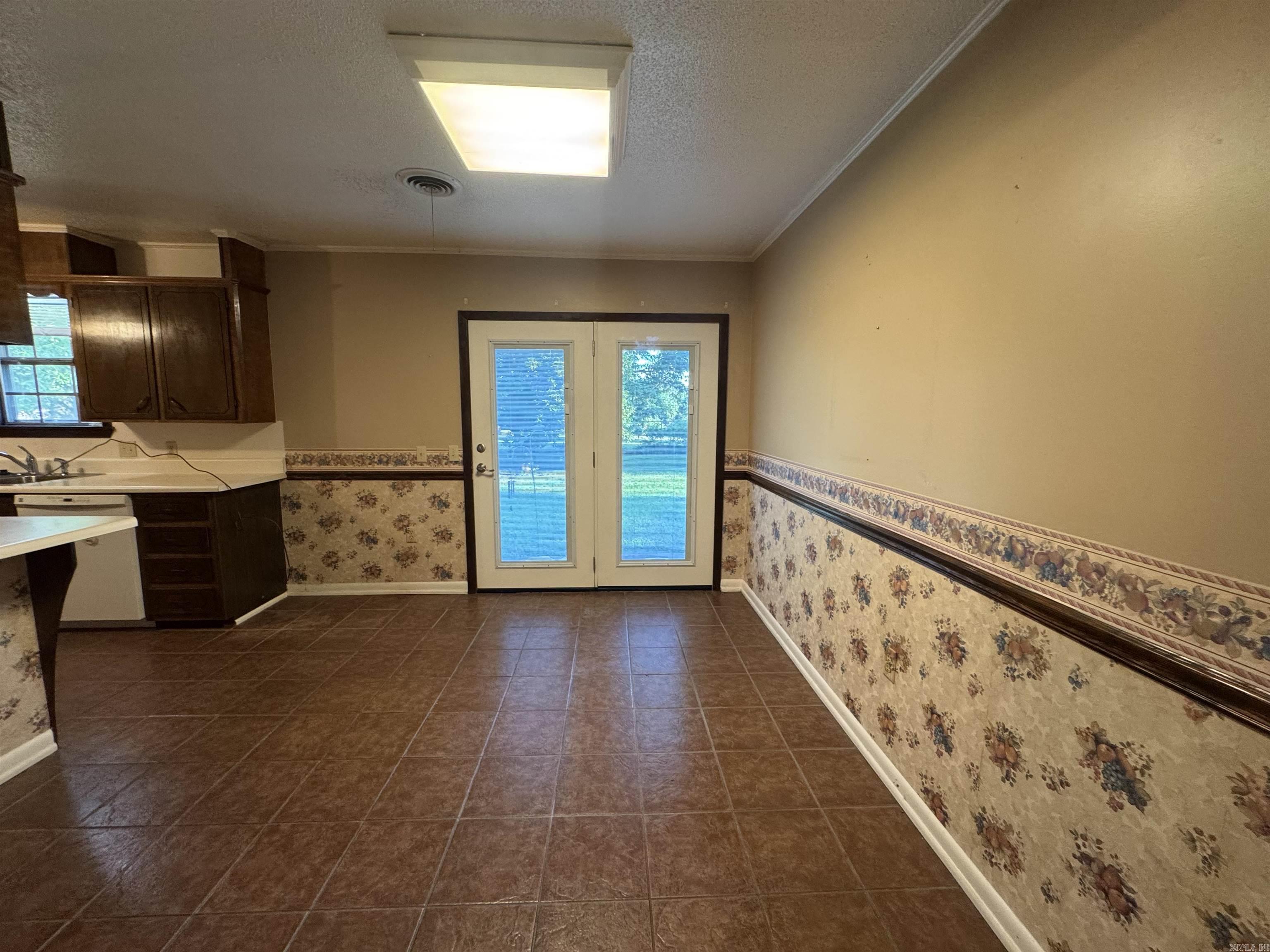 521 W 10th  Newark, AR