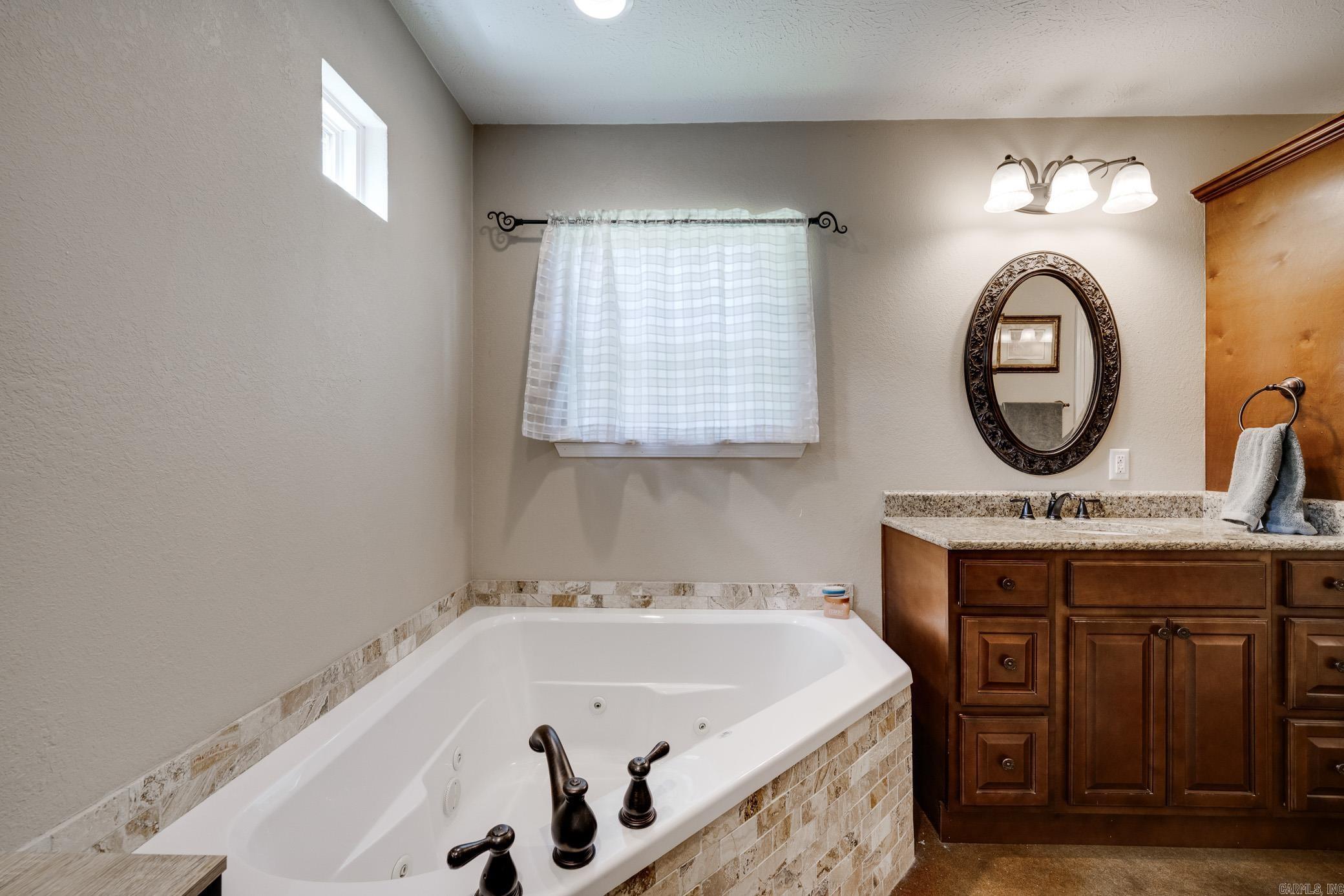 79 Kennedy Hollow  Houston, AR