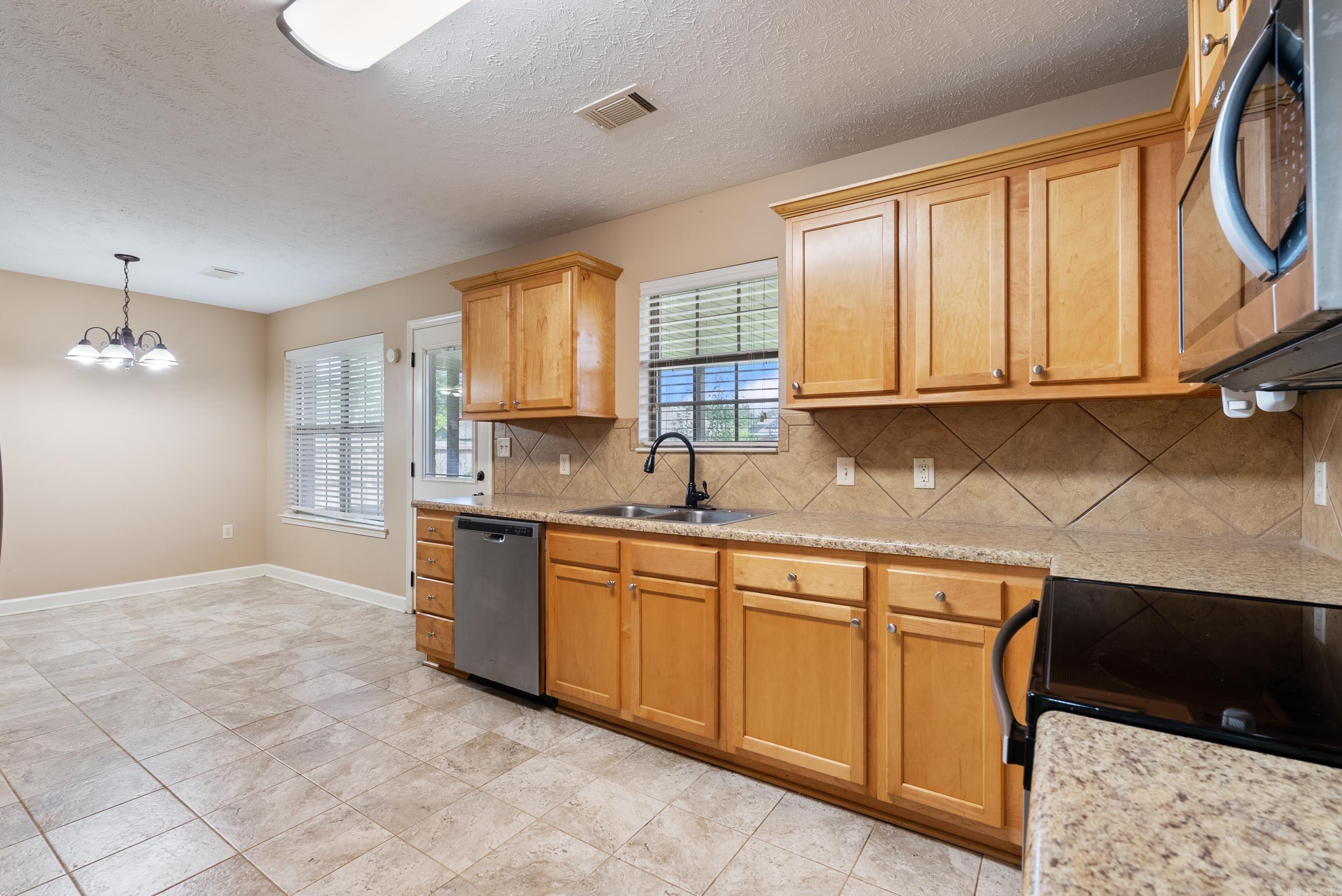 16 Amethyst  Greenbrier, AR