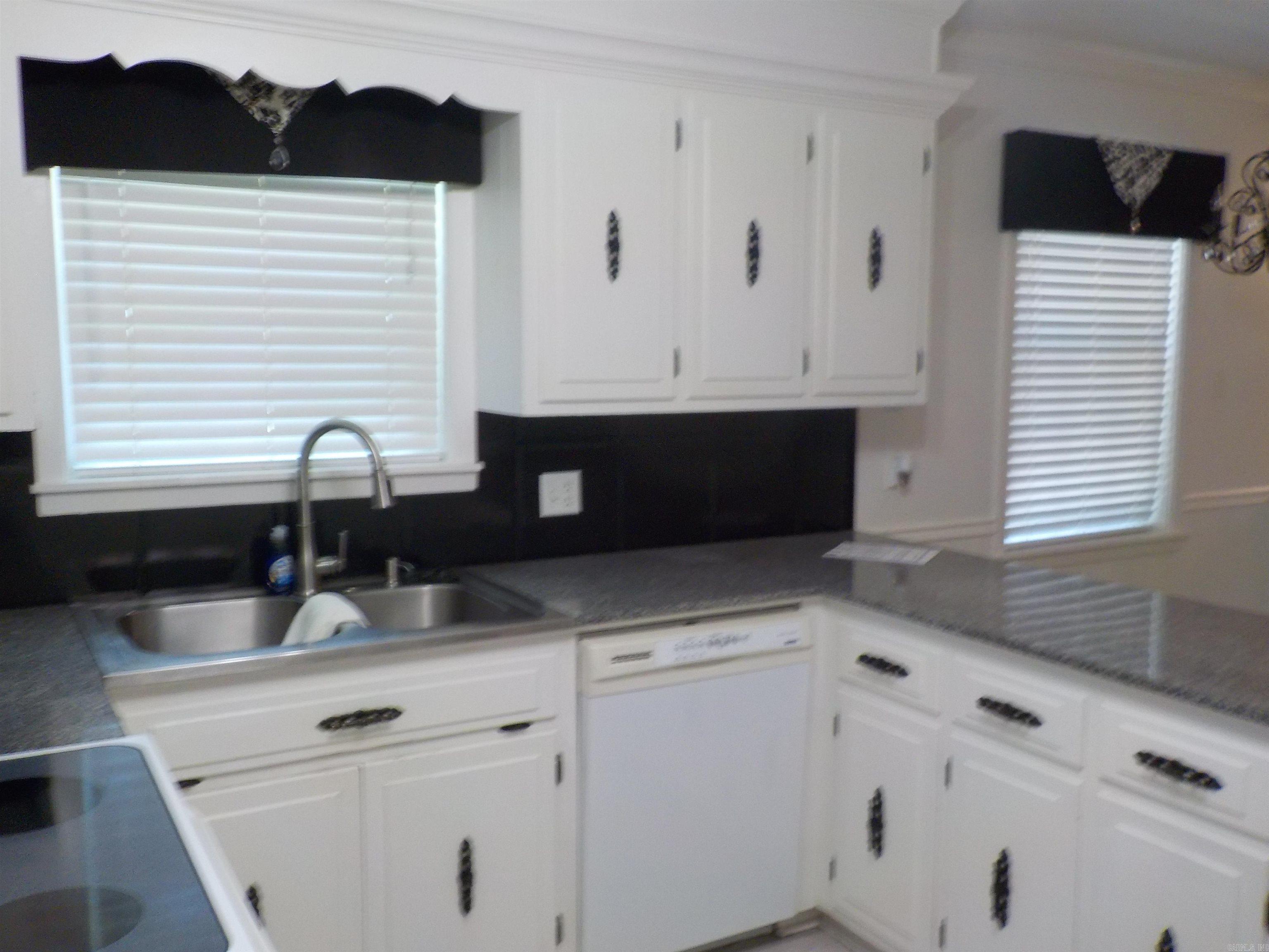 6 Baker Searcy, AR 72143