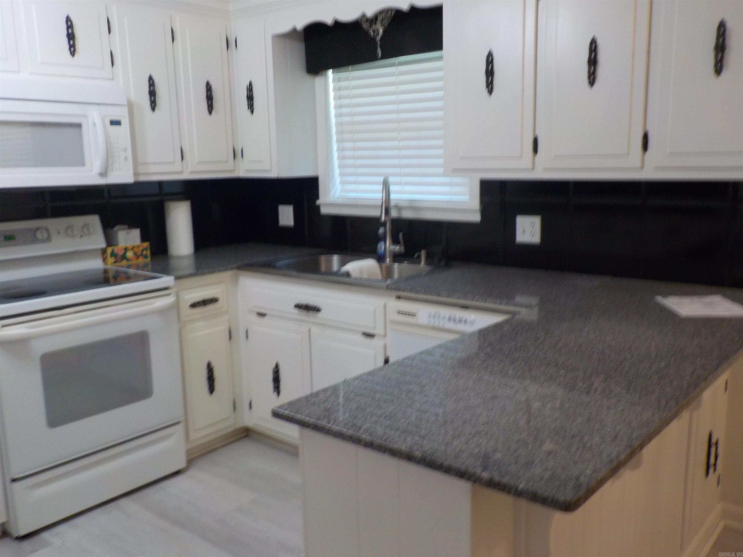 6 Baker Searcy, AR 72143