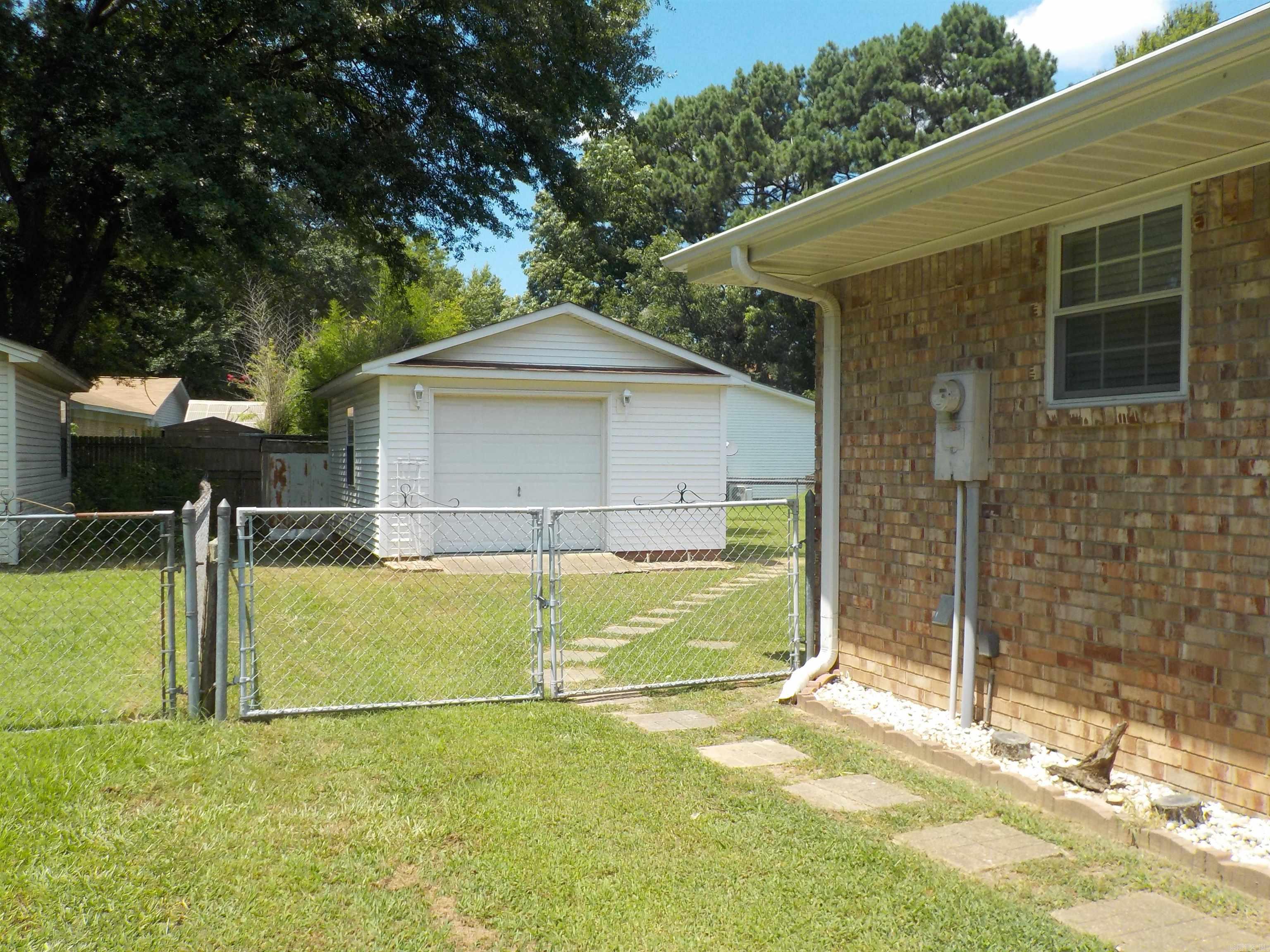 6 Baker Searcy, AR 72143