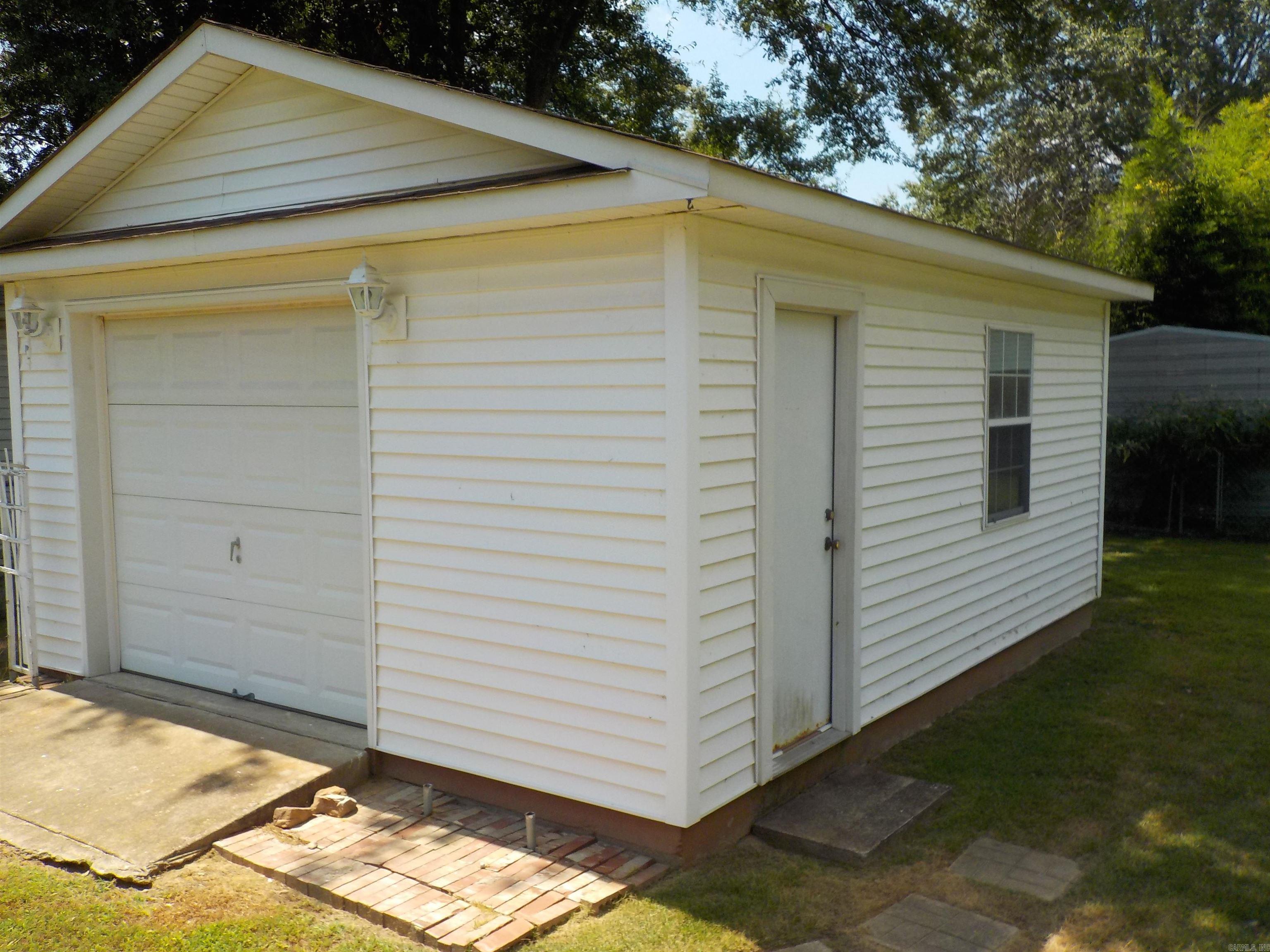 6 Baker Searcy, AR 72143