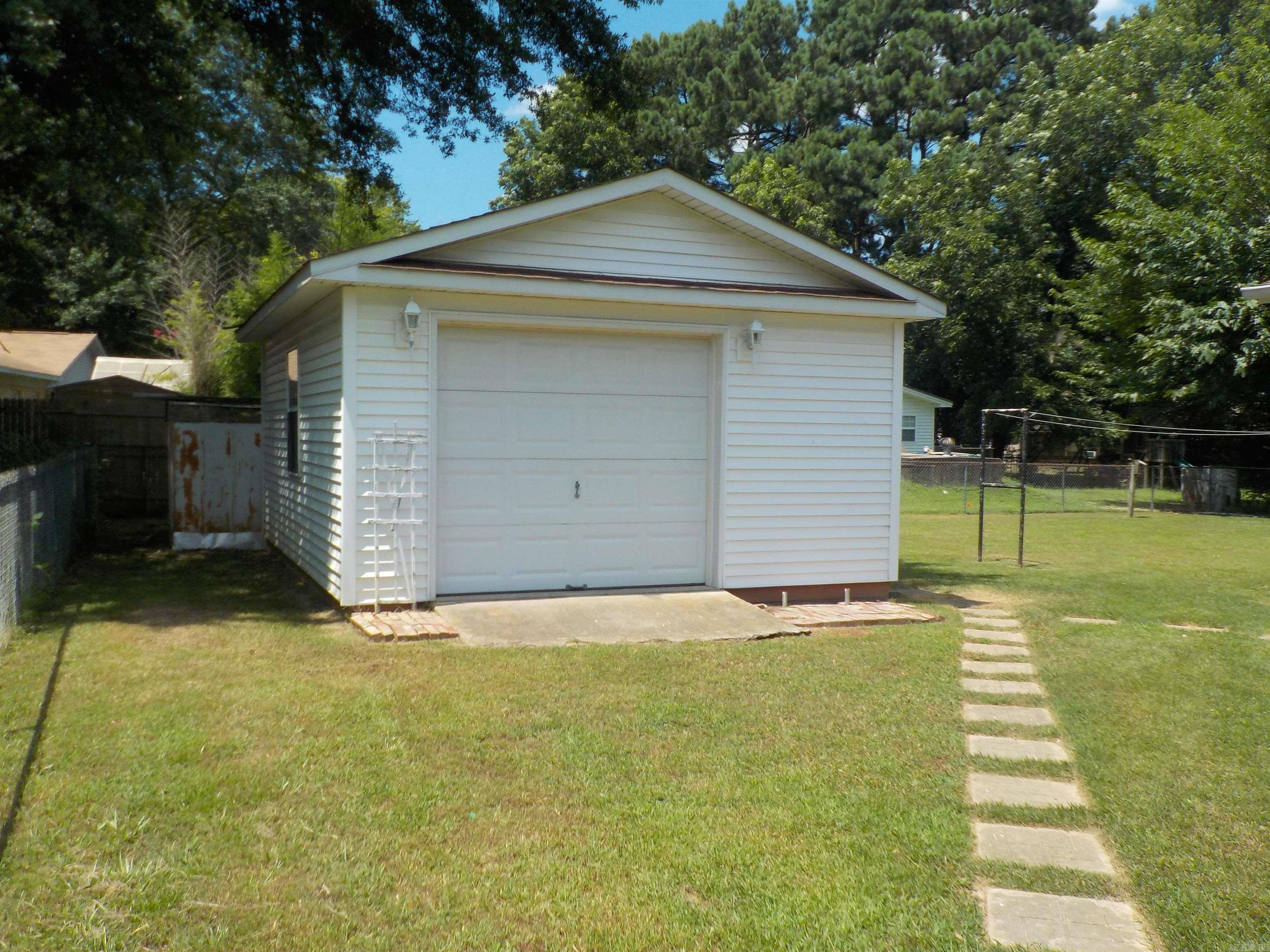 6 Baker Searcy, AR 72143
