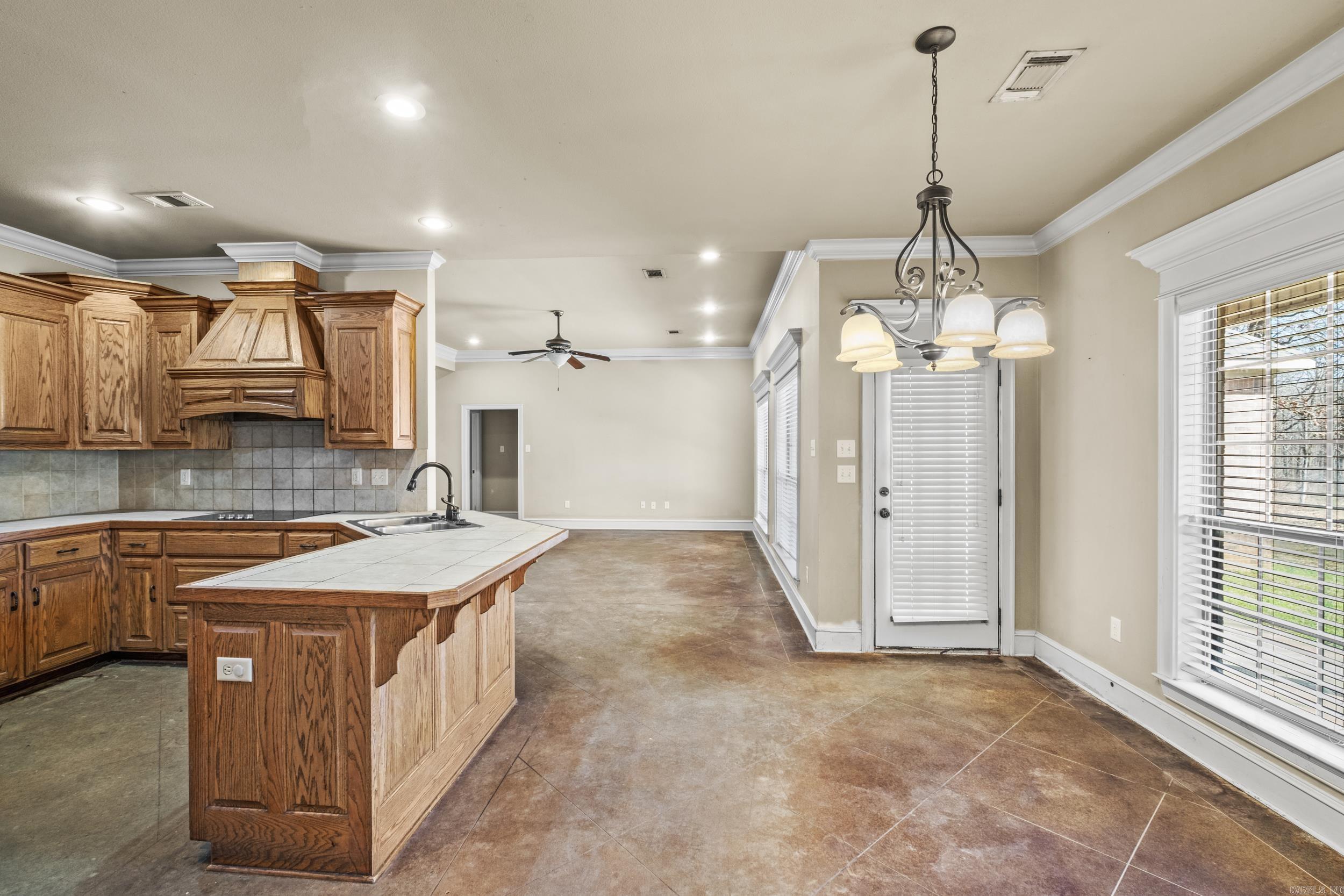209 Round Mountain Road El Paso, AR 72045