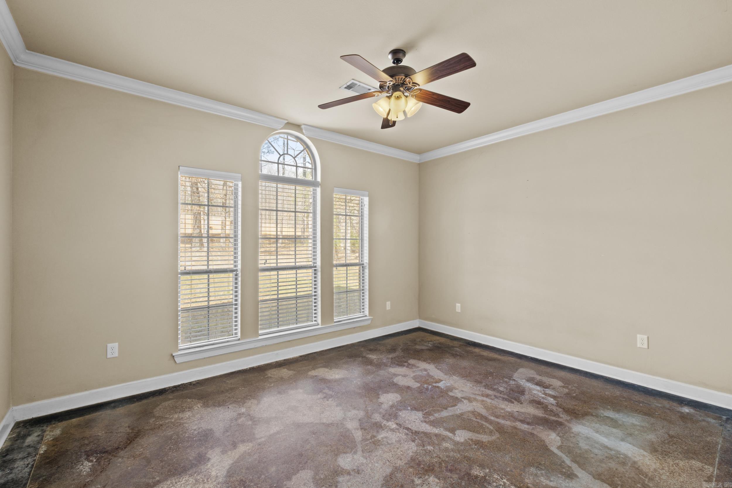 209 Round Mountain Road El Paso, AR 72045
