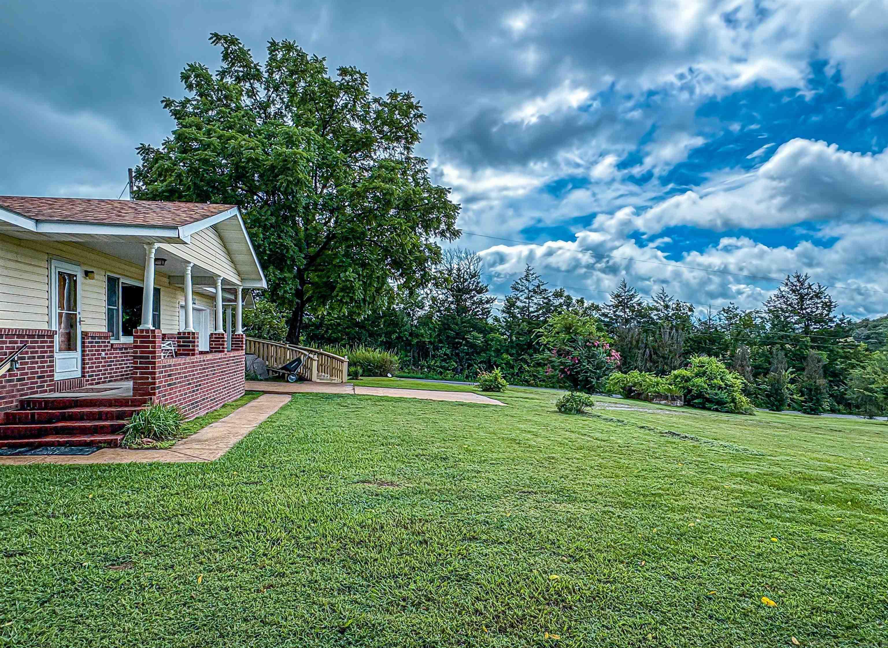 24 Cherry Street Yellville, AR 72687