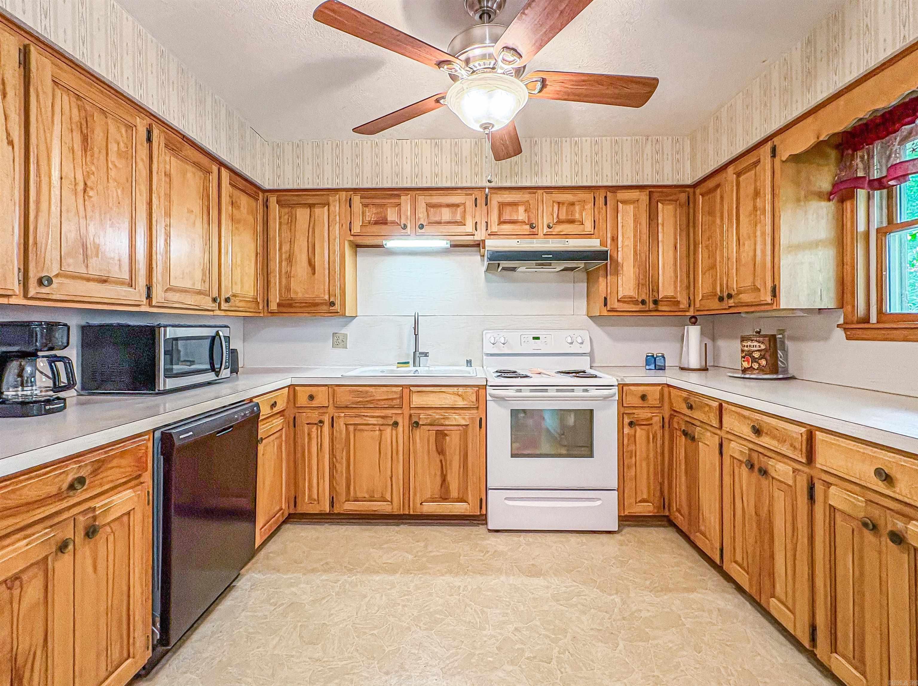 24 Cherry Street Yellville, AR 72687